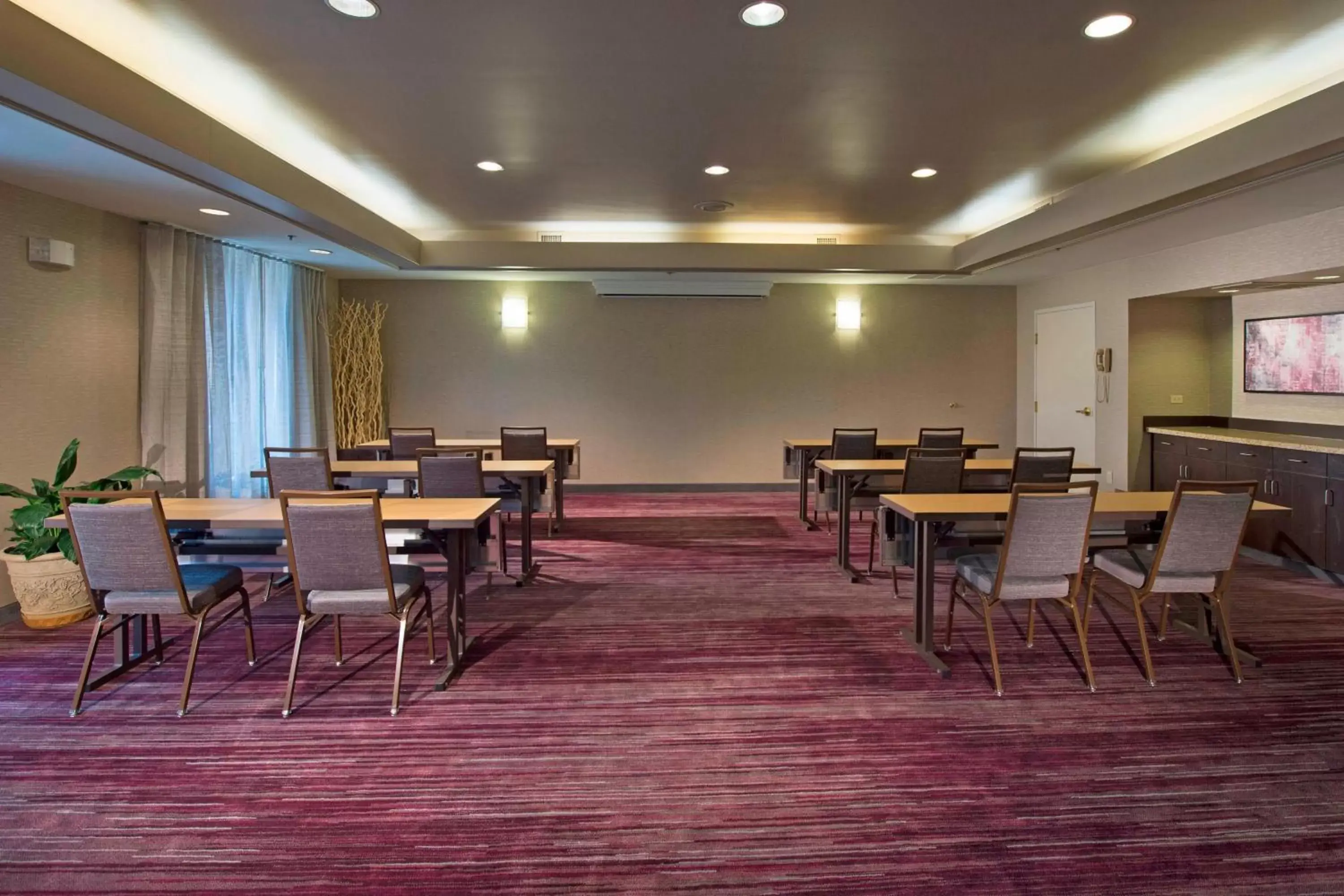 Meeting/conference room in Courtyard by Marriott Dothan