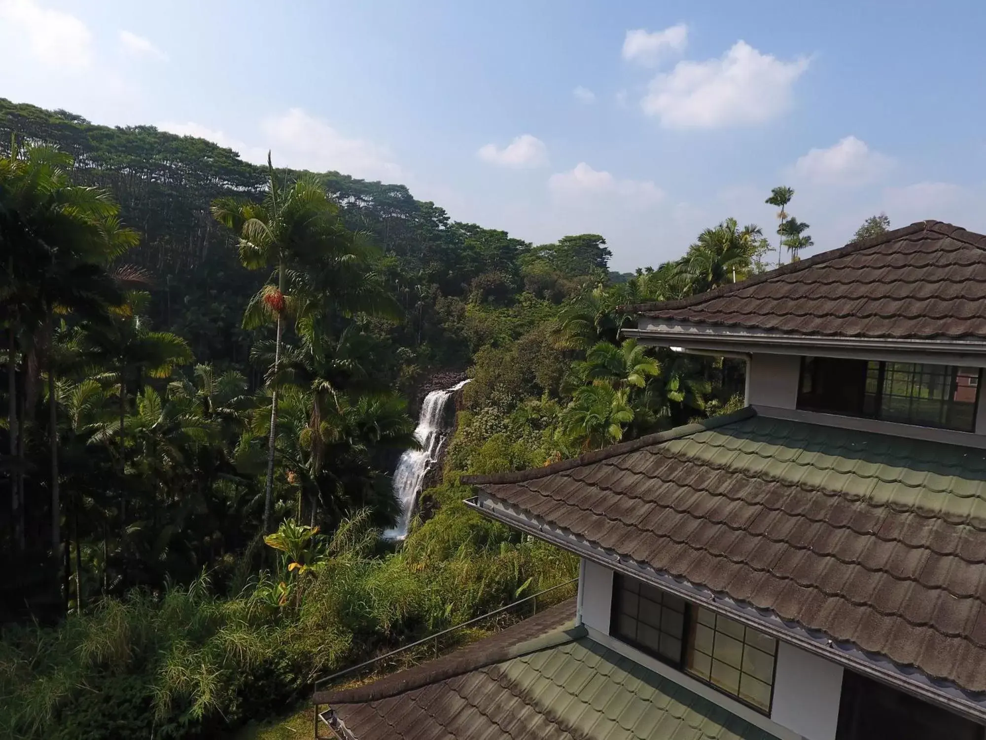 Guest House with Kitchen and Waterfall View in The Inn at Kulaniapia Falls Guest House with Kitchen and Waterfall View in The Inn at Kulaniapia Falls