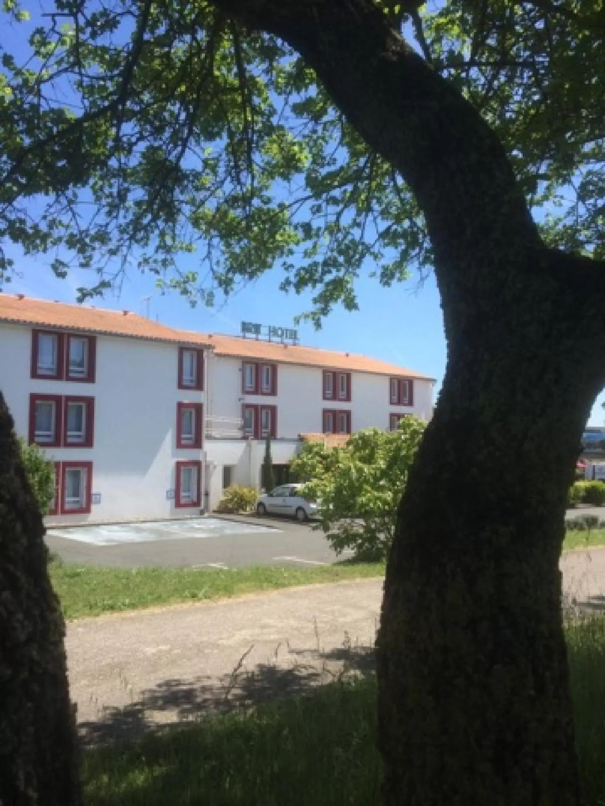 Facade/entrance, Property Building in Brit Hotel La Rochelle Périgny