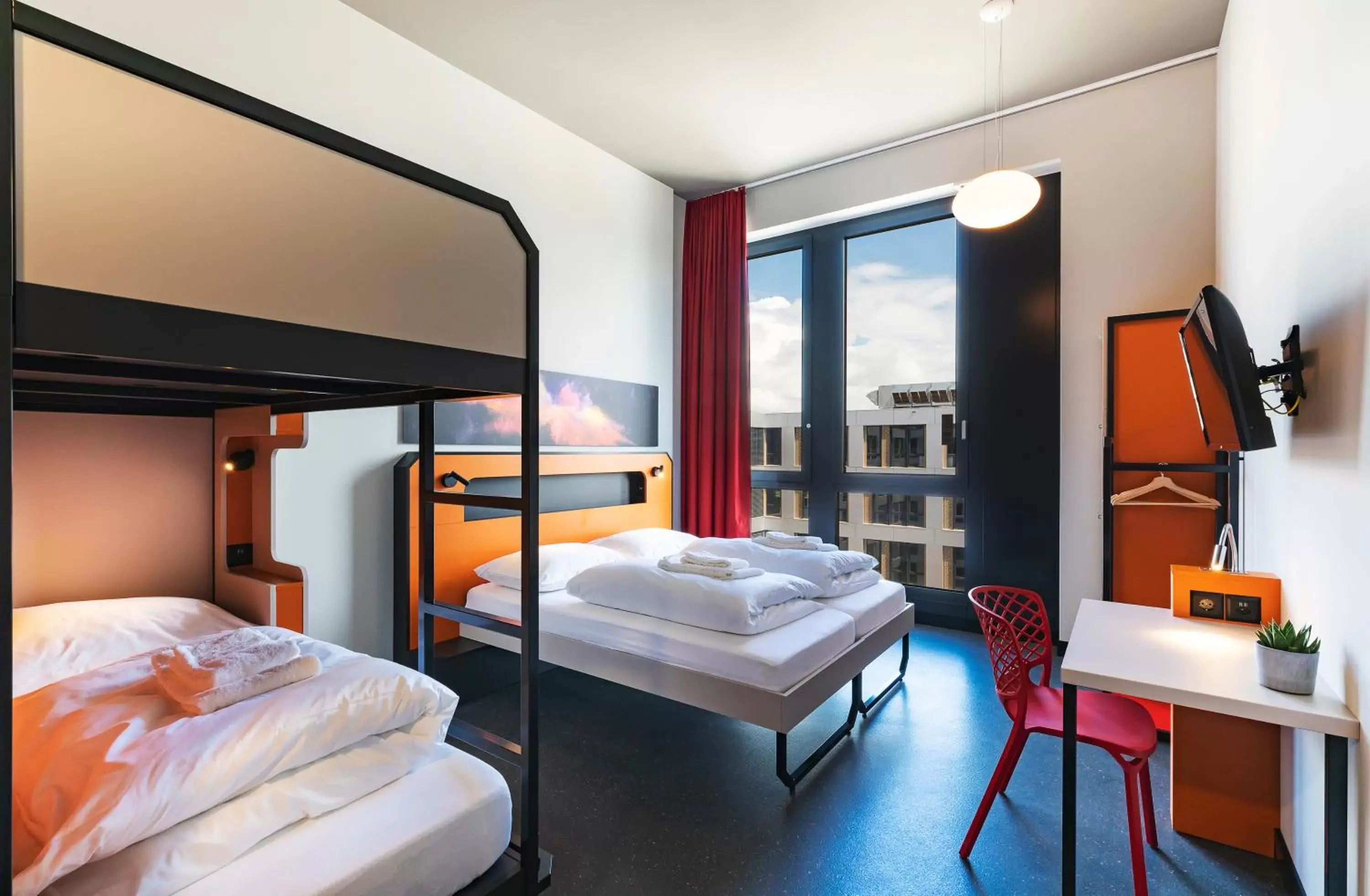 Quadruple Room in MEININGER Hotel Genève Centre Charmilles Quadruple Room in MEININGER Hotel Genève Centre Charmilles