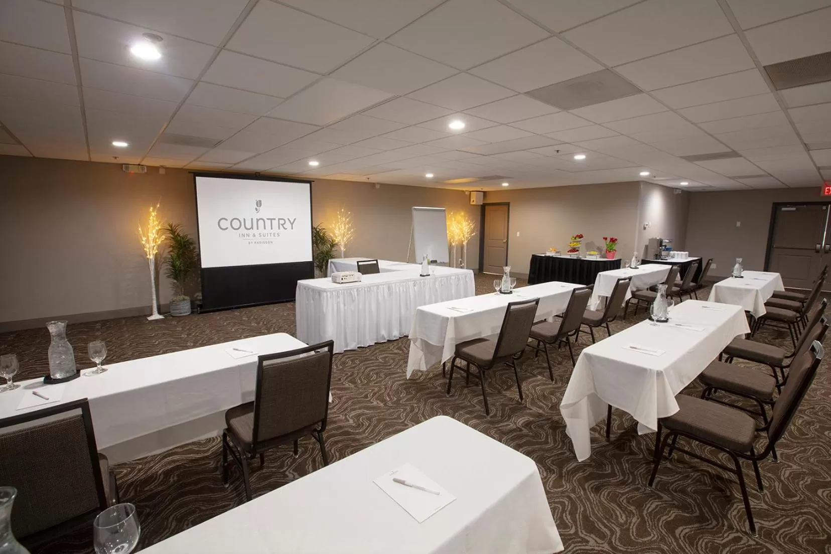 Business facilities in Country Inn & Suites by Radisson, Fargo, ND