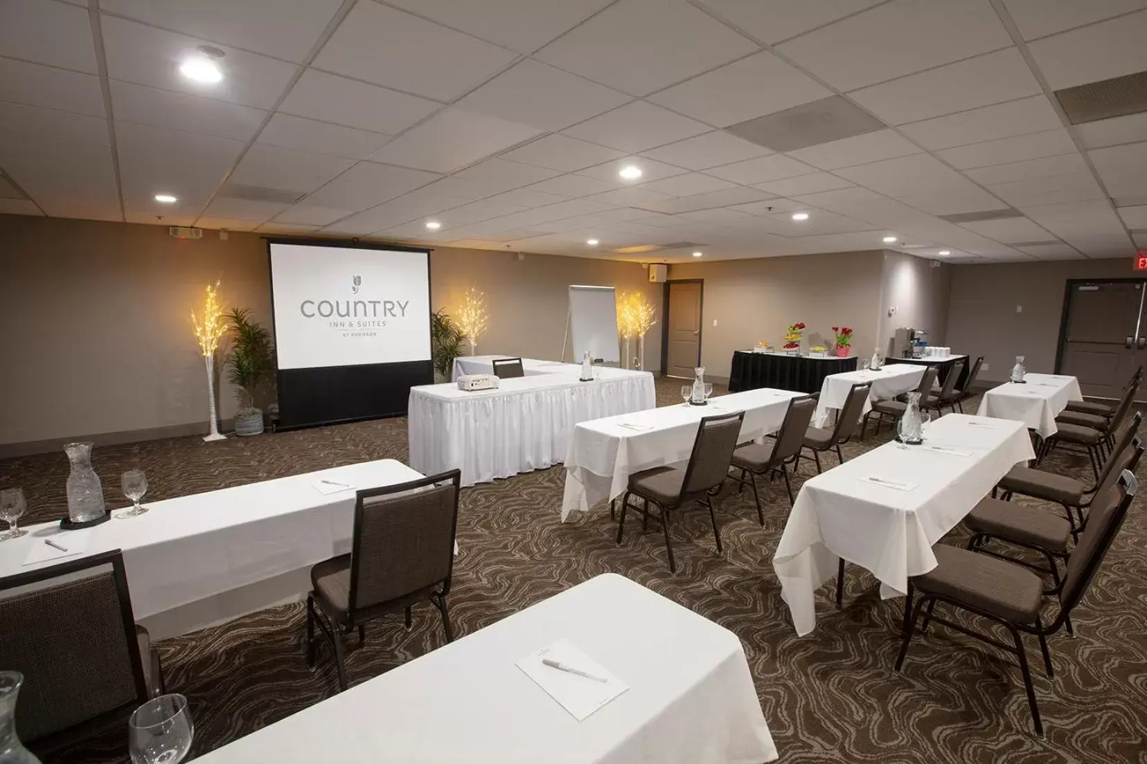Business facilities in Country Inn & Suites by Radisson, Fargo, ND