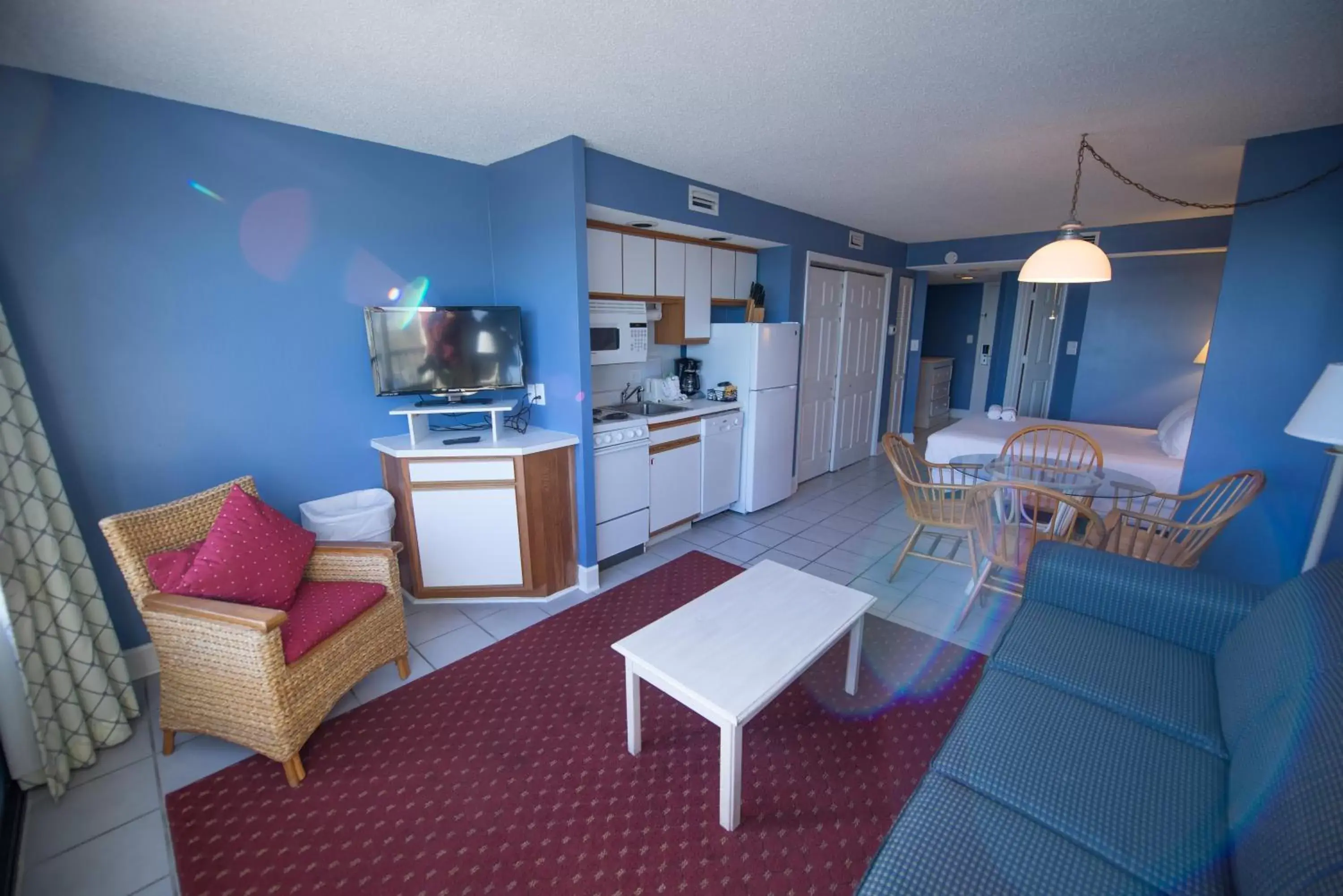 Living room, Seating Area in Ocean Club Resort Myrtle Beach a Ramada by Wyndham