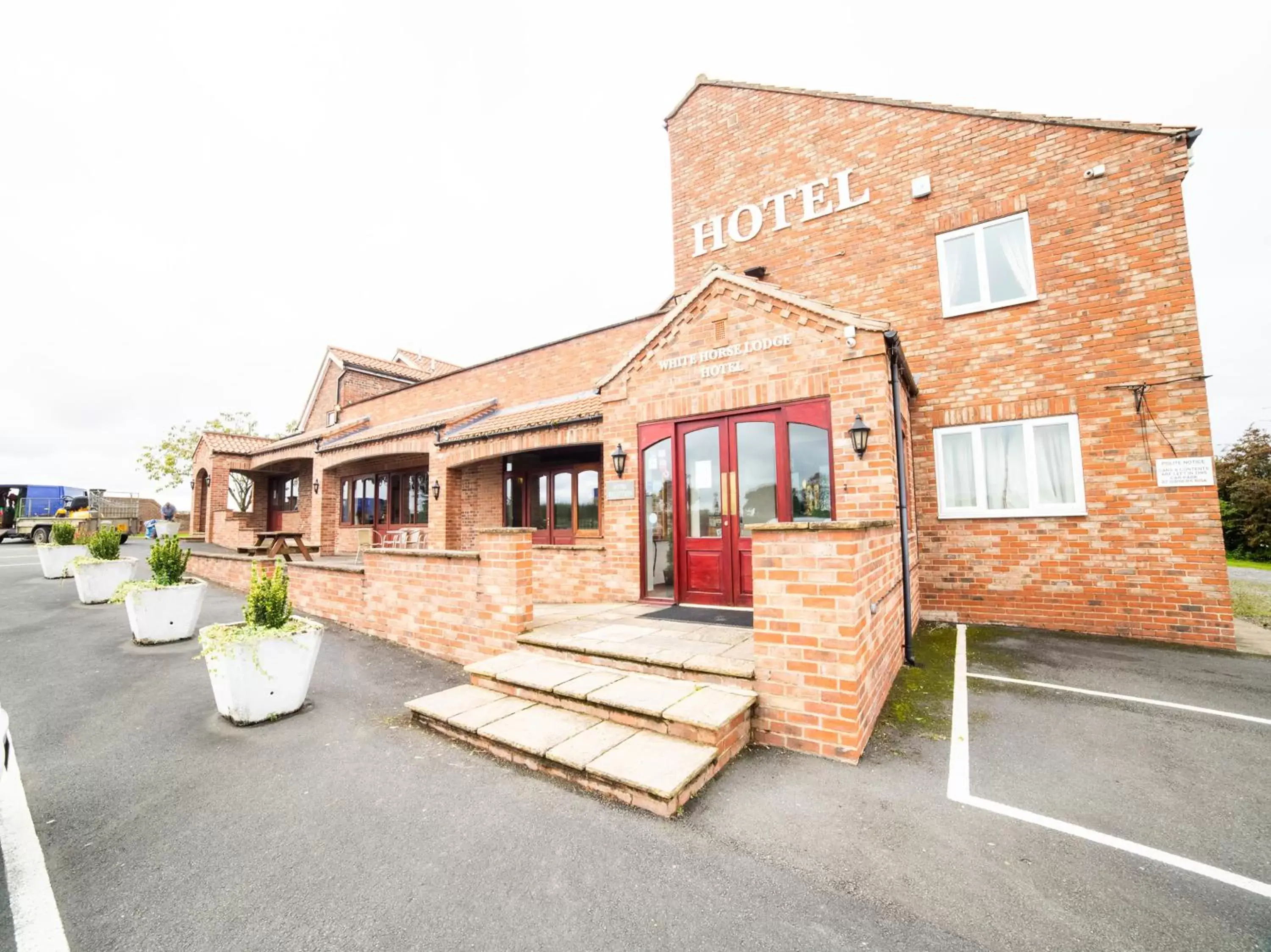 Facade/entrance, Property Building in OYO White Horse Lodge Hotel, East Thirsk