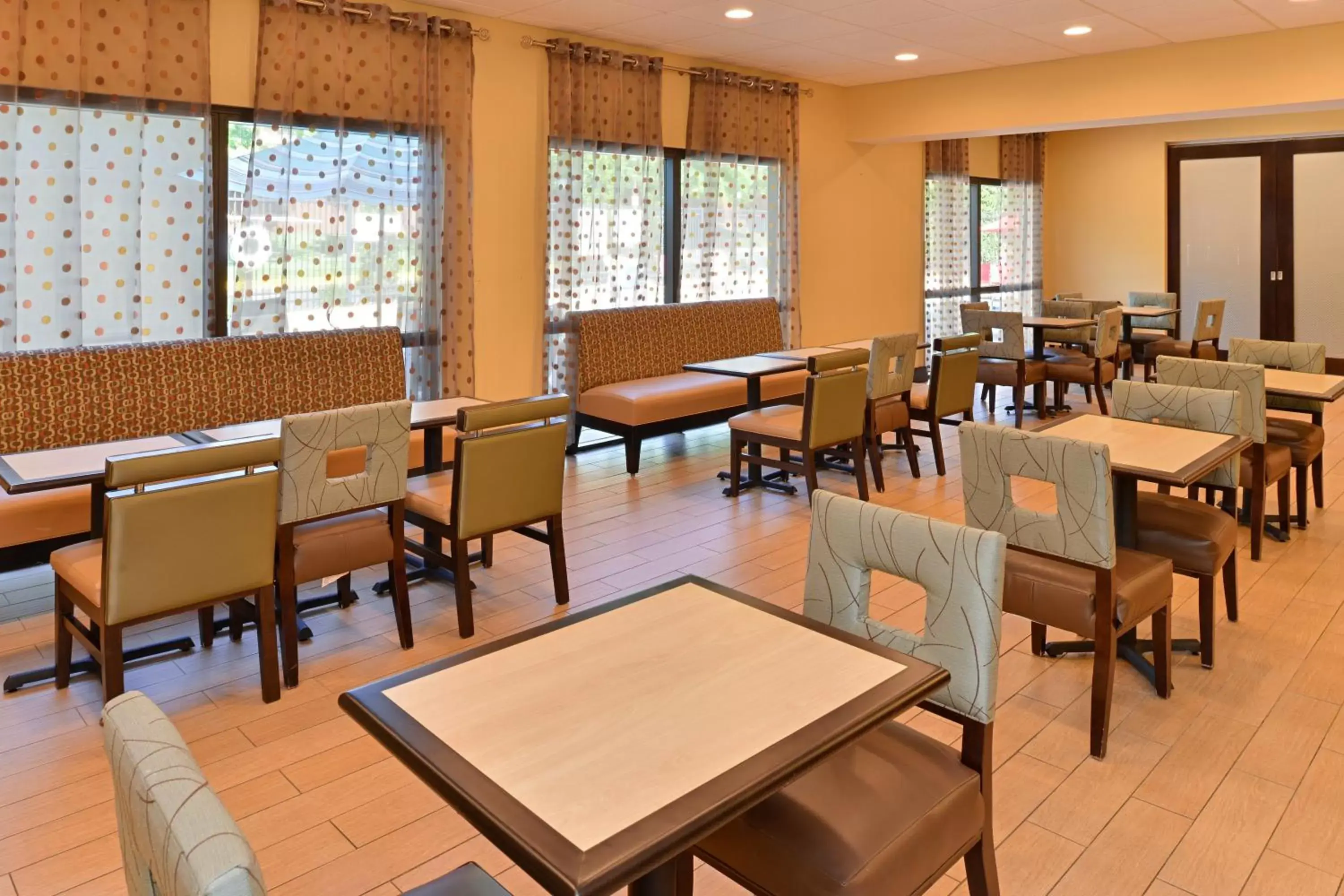 Area and facilities, Restaurant/Places to Eat in Comfort Inn Laurel - Fort Meade