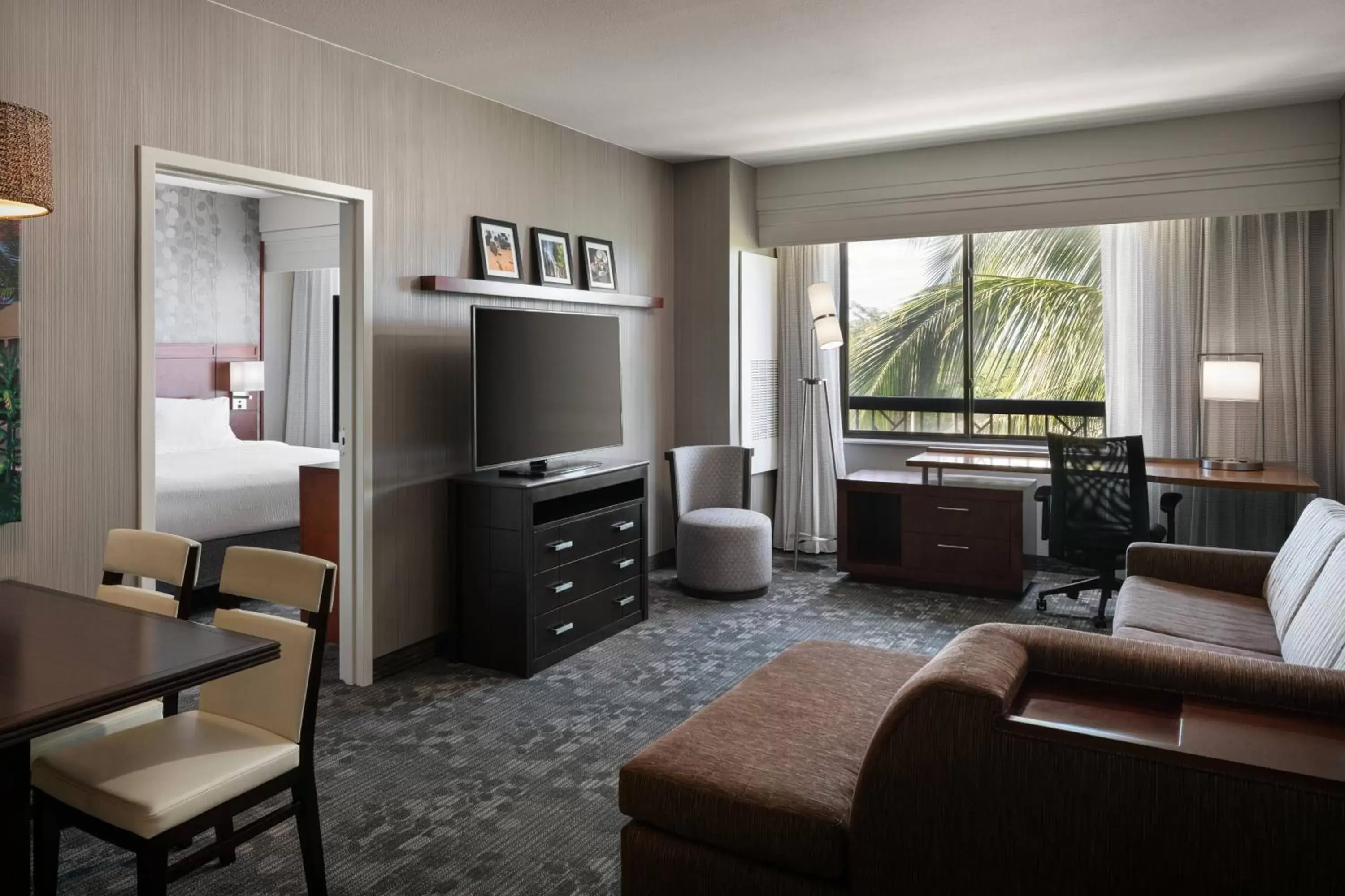 Bedroom, Seating Area in Courtyard by Marriott Maui Kahului Airport