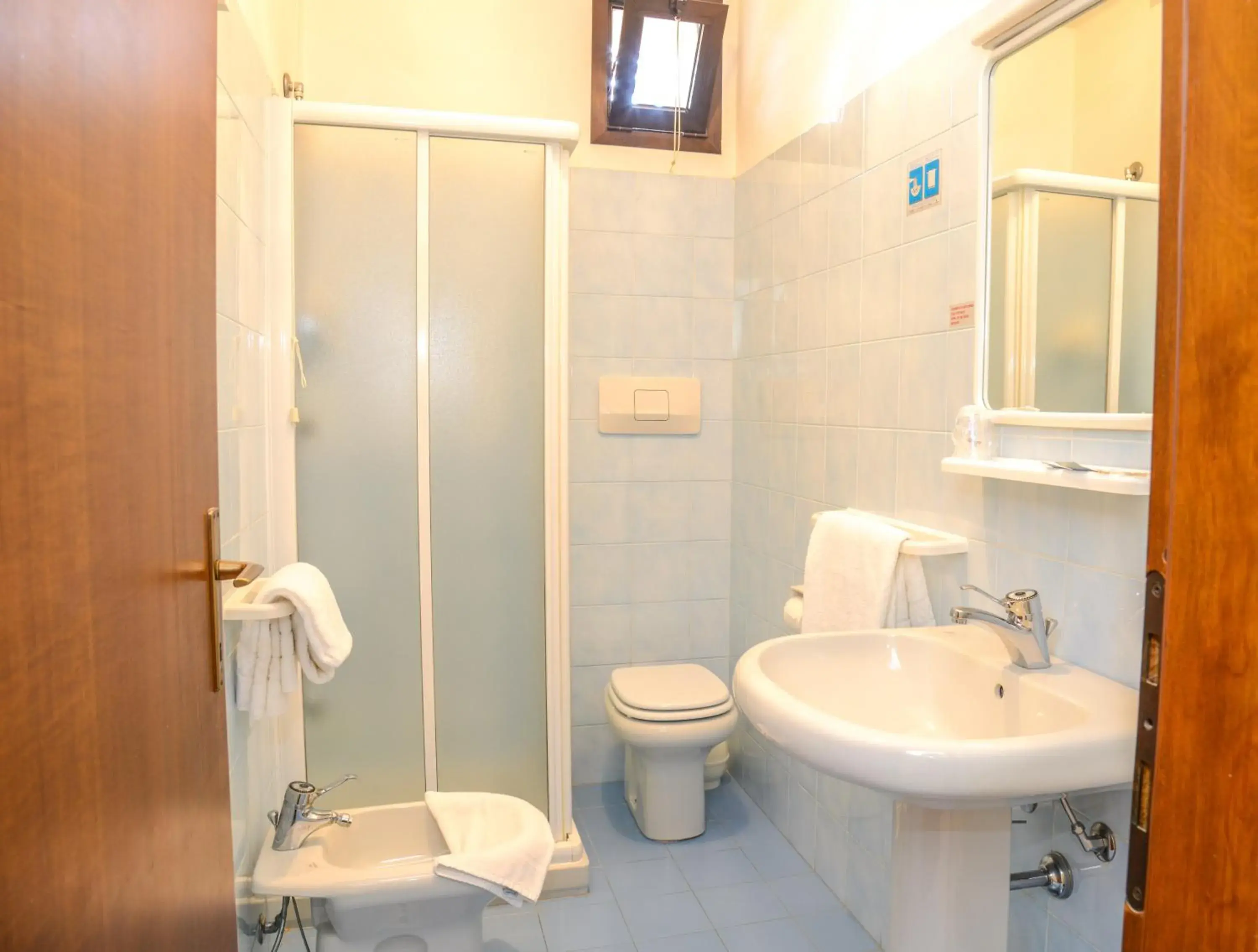 Bathroom in Garni Onda