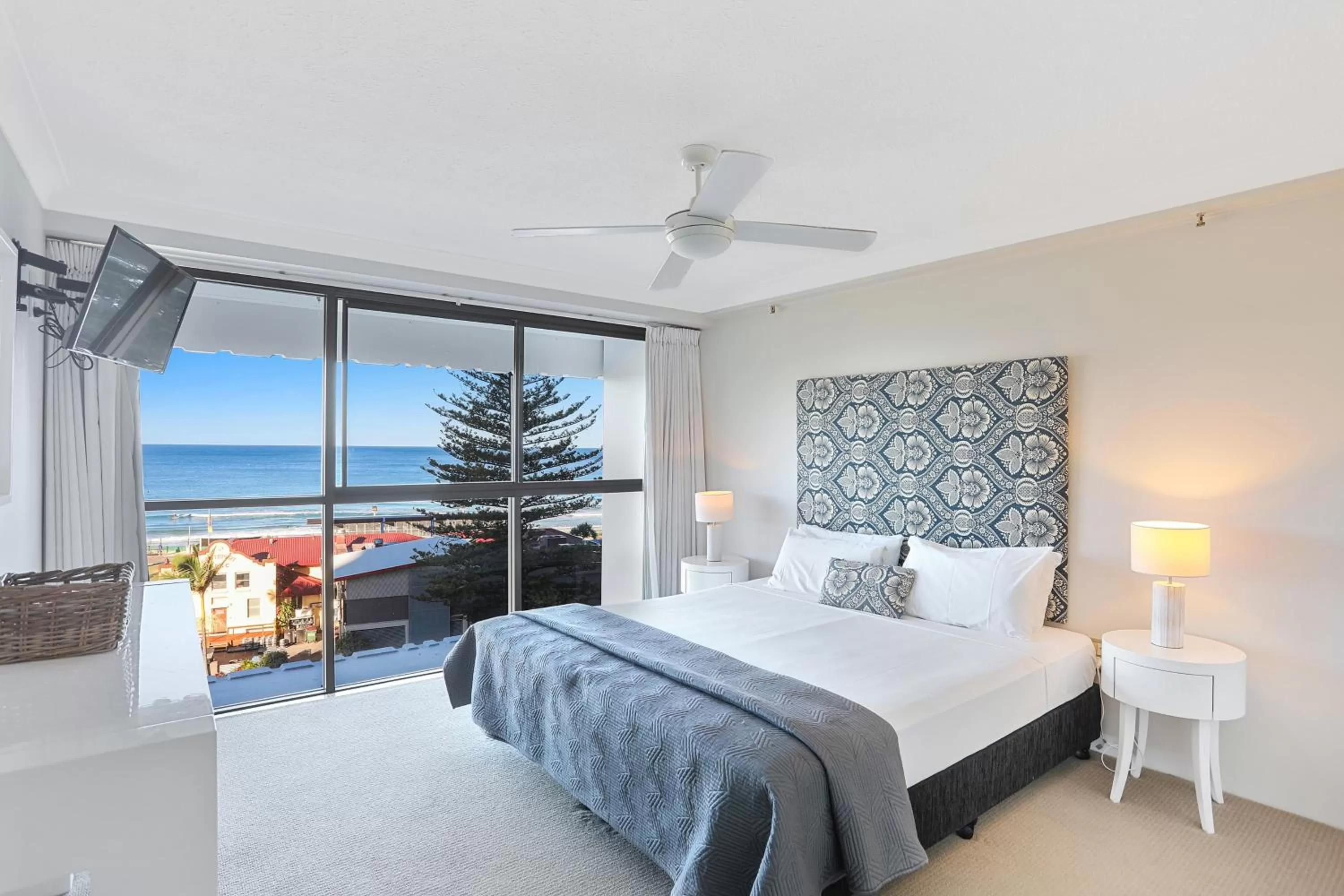 Bedroom, Bed in De Ville Apartments