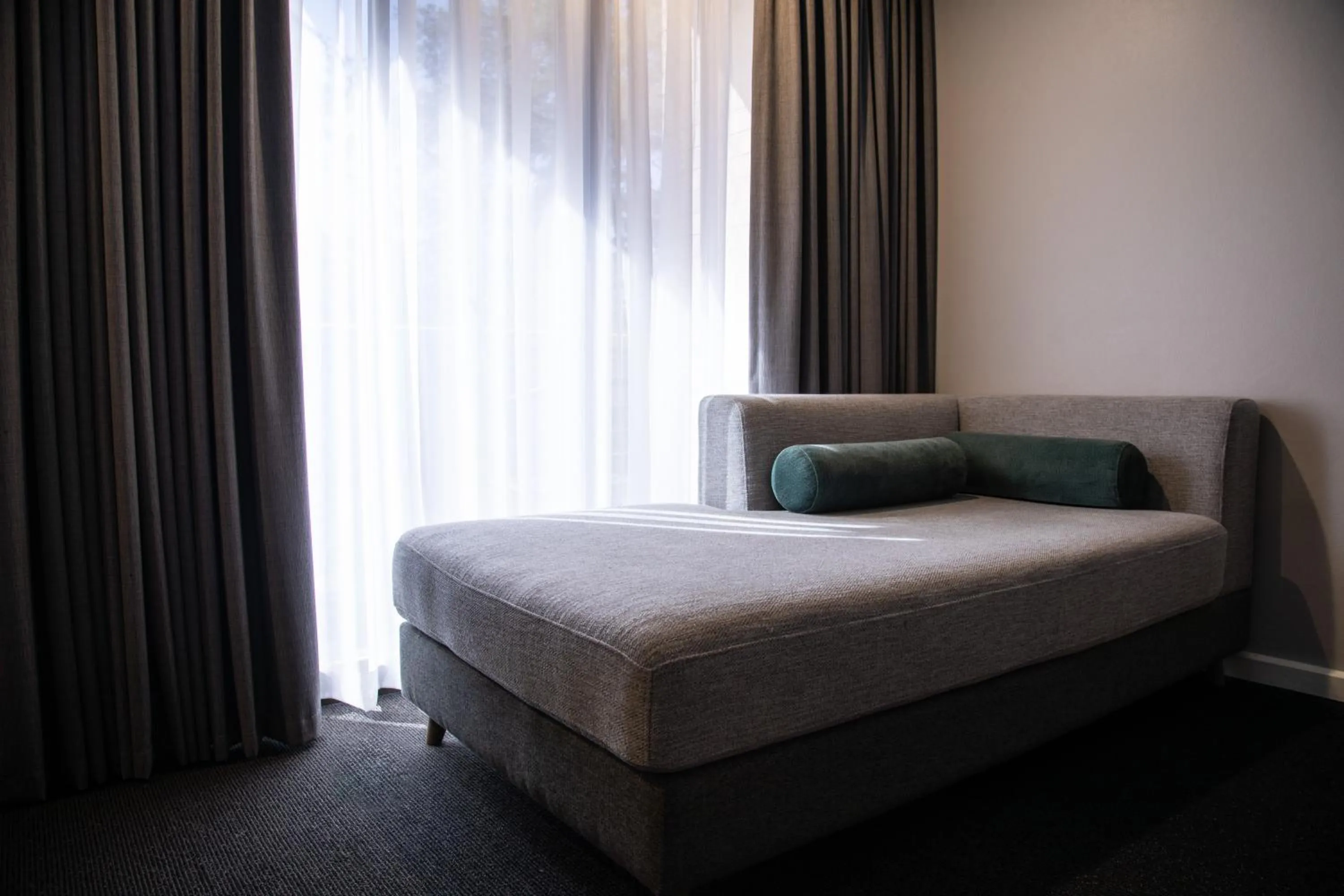 Seating area, Bed in Madison Capital Executive Apartments