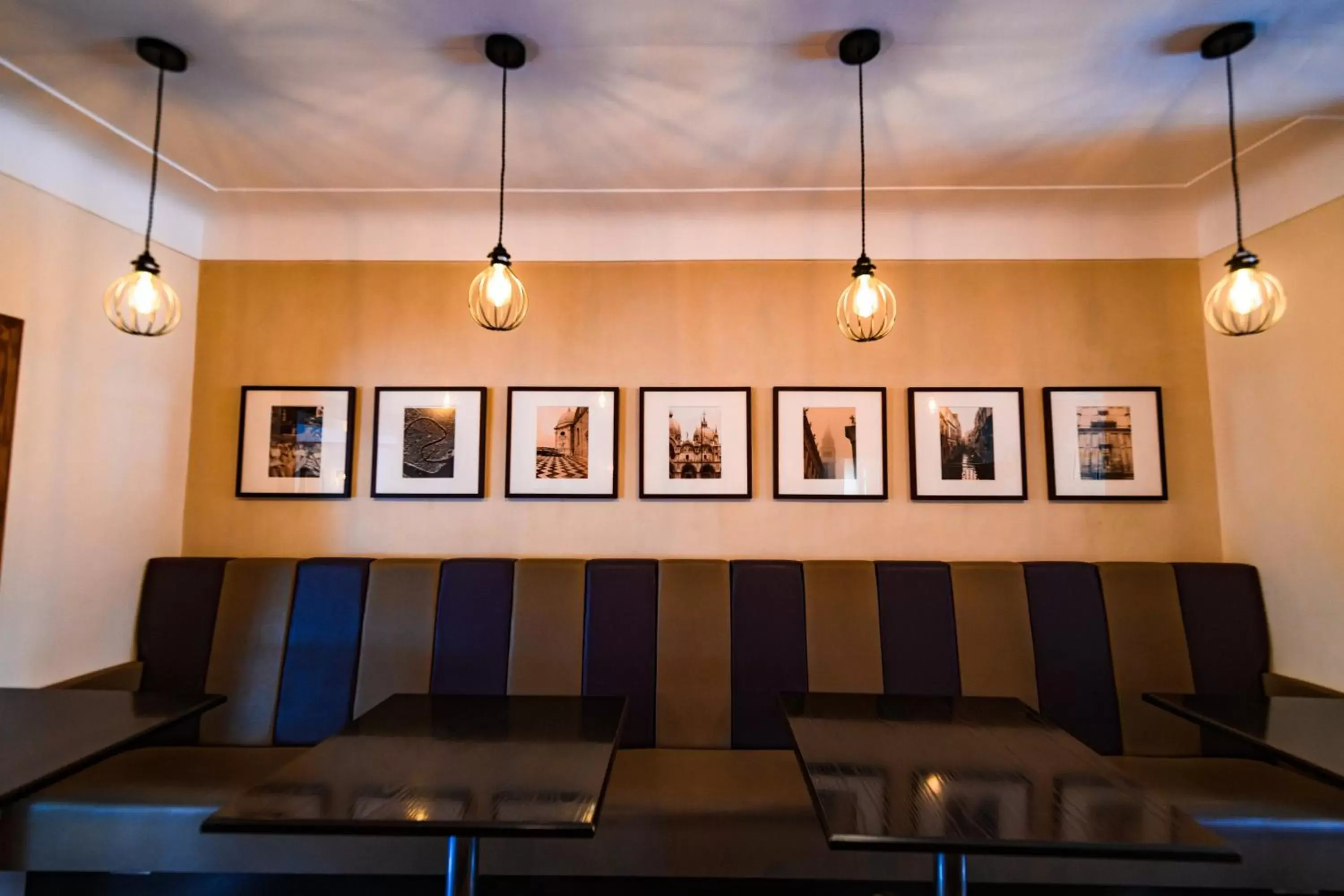 Lounge or bar in The Lemon Tree Lounge or bar in The Lemon Tree