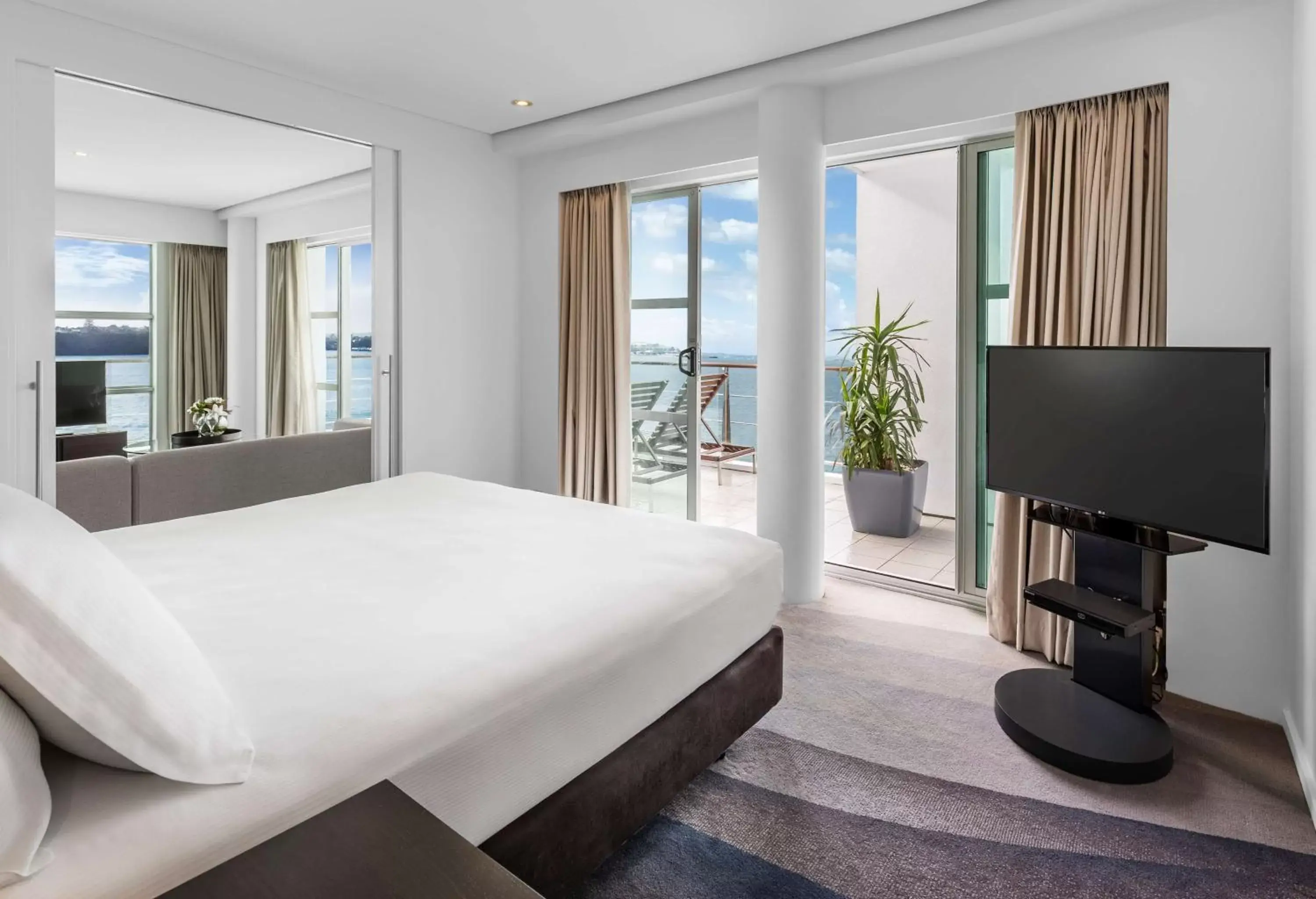 Bed in Hilton Auckland