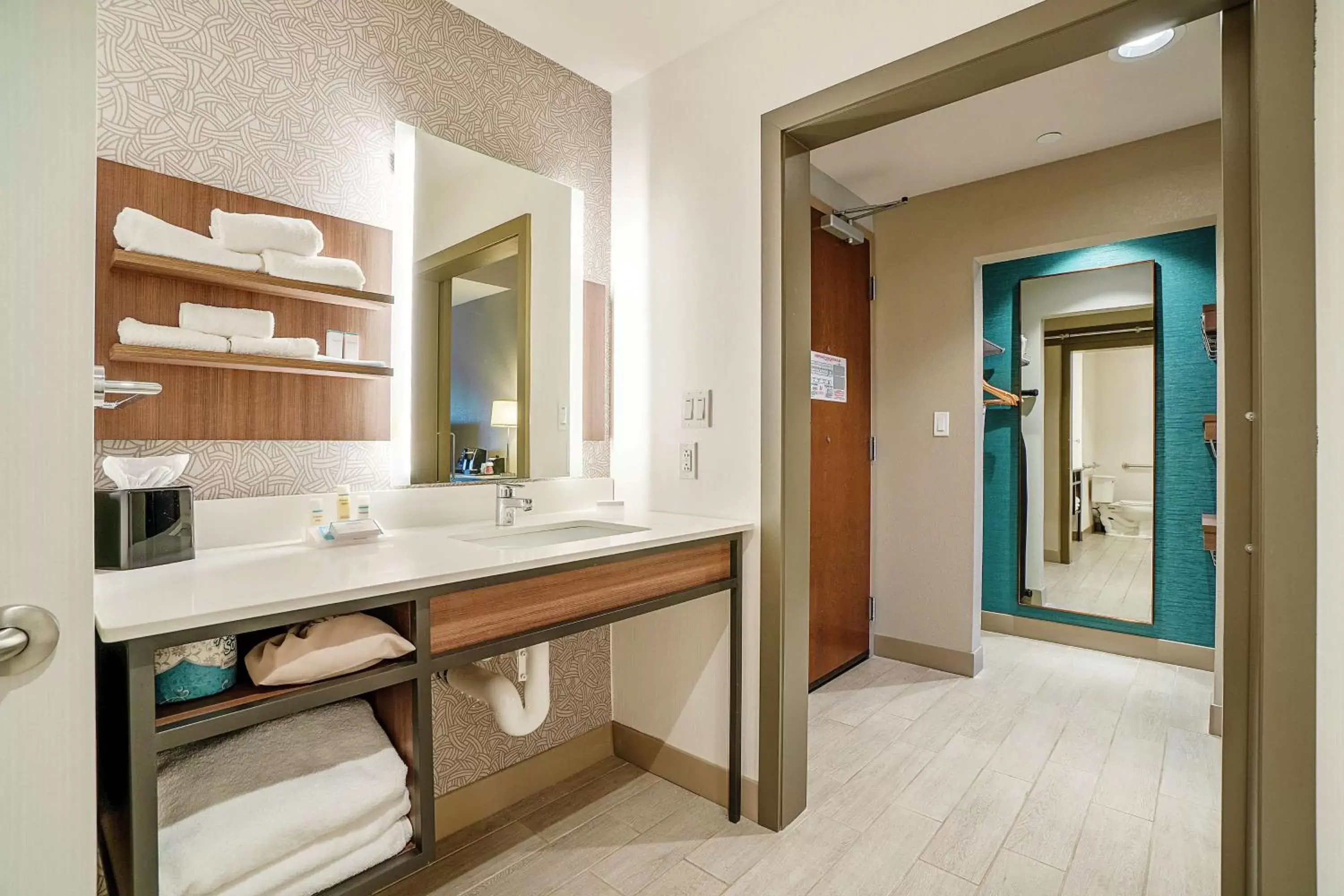 Photo of the whole room, Bathroom in Hilton Garden Inn Edmond/Oklahoma City North