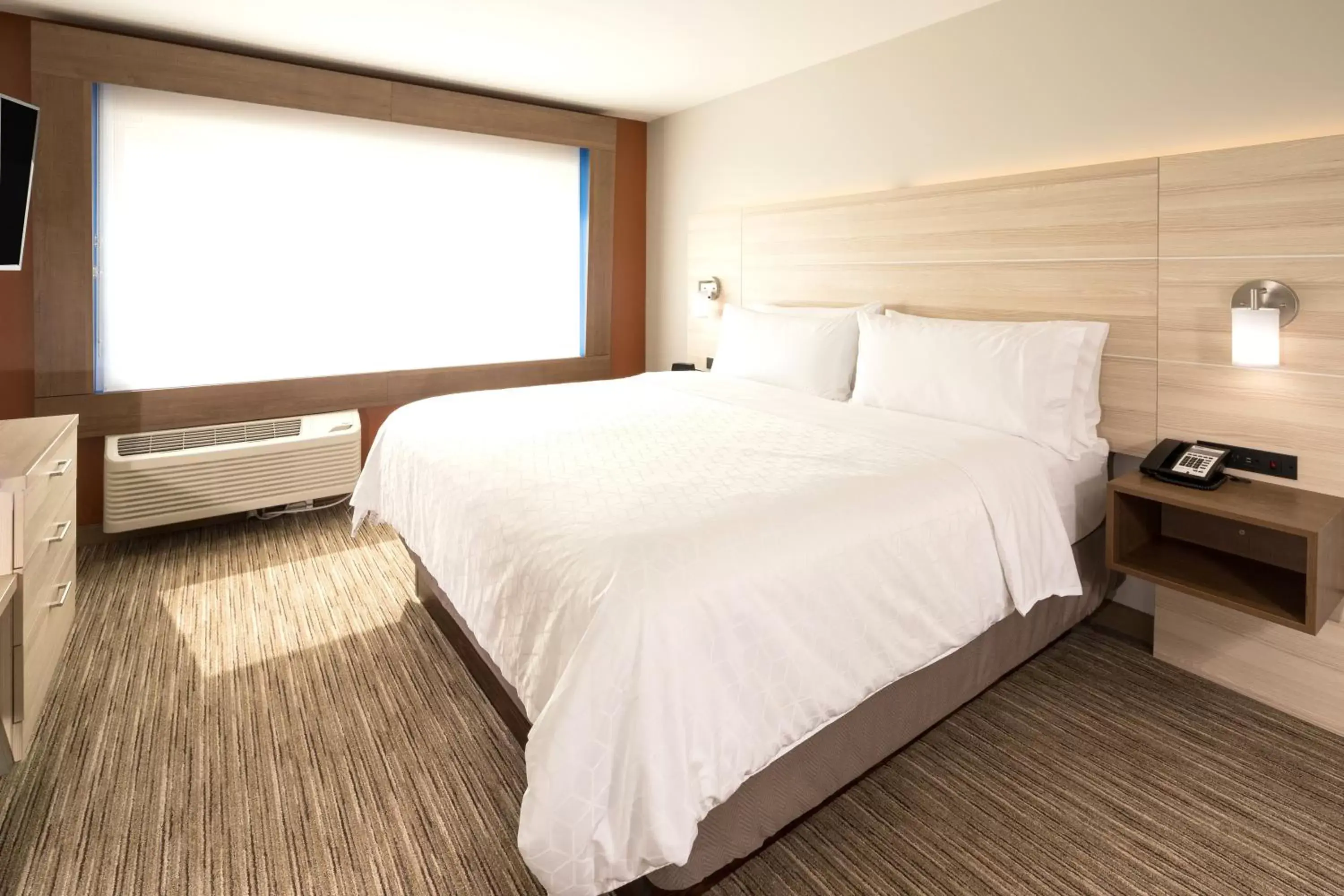 Bed in Holiday Inn Express & Suites - Michigan City, an IHG Hotel