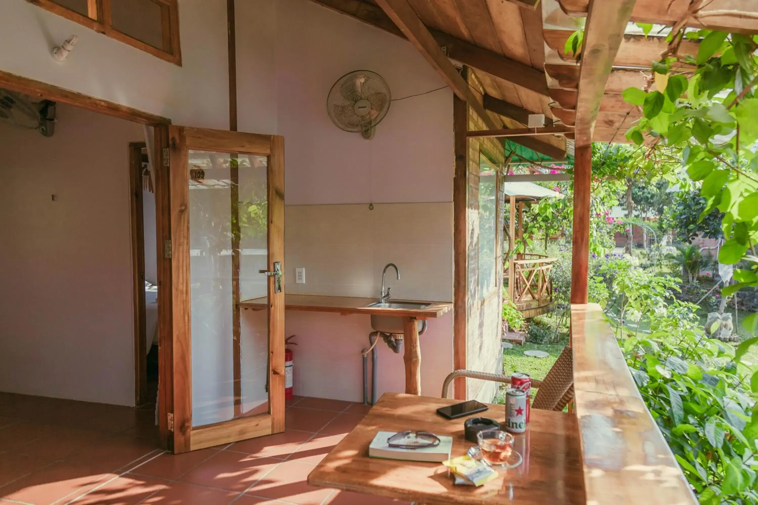 Balcony/Terrace, Kitchen/Kitchenette in Phu Quoc Valley Sen Bungalow