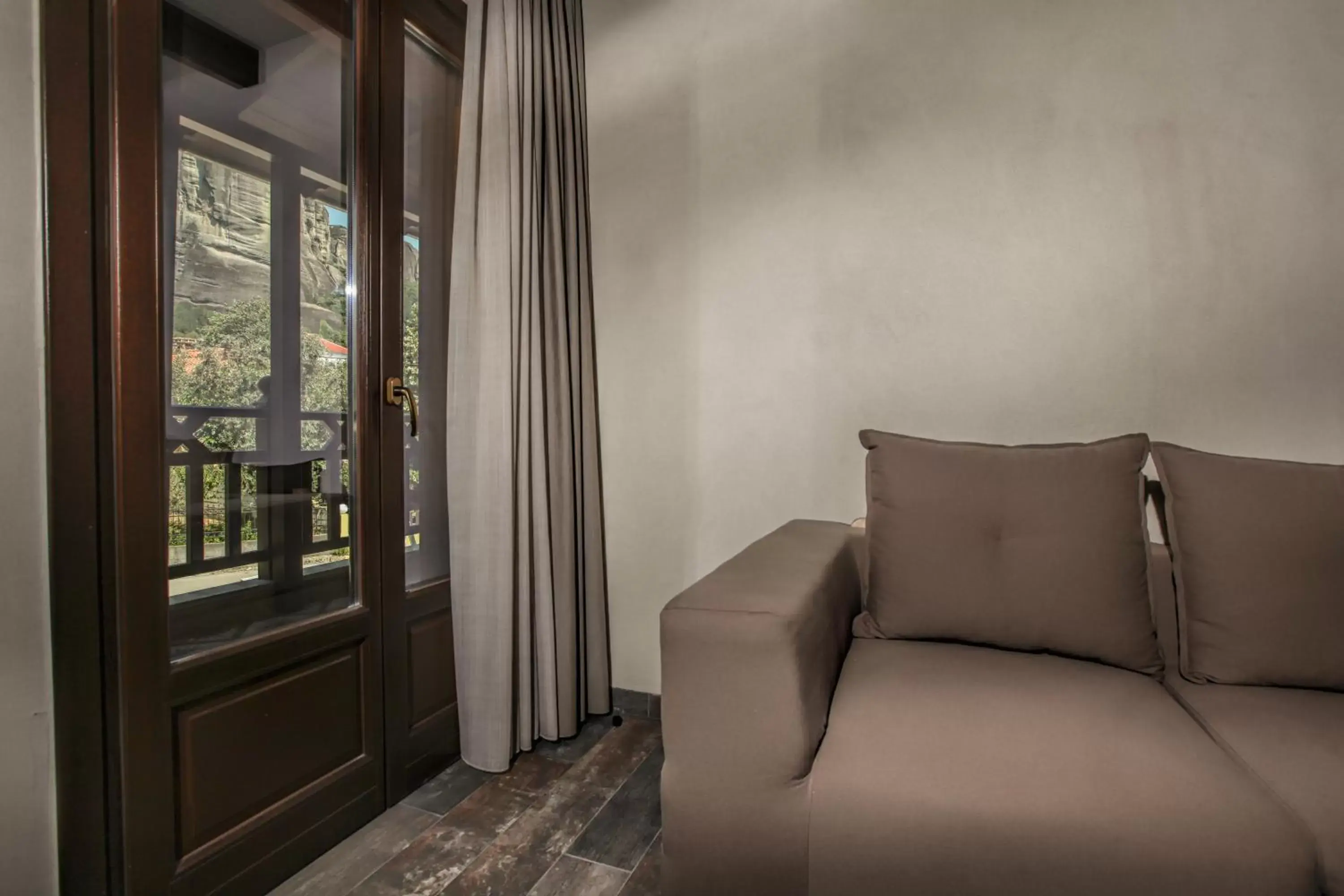 Living room, Seating Area in Meteora Heaven and Earth Kastraki premium suites