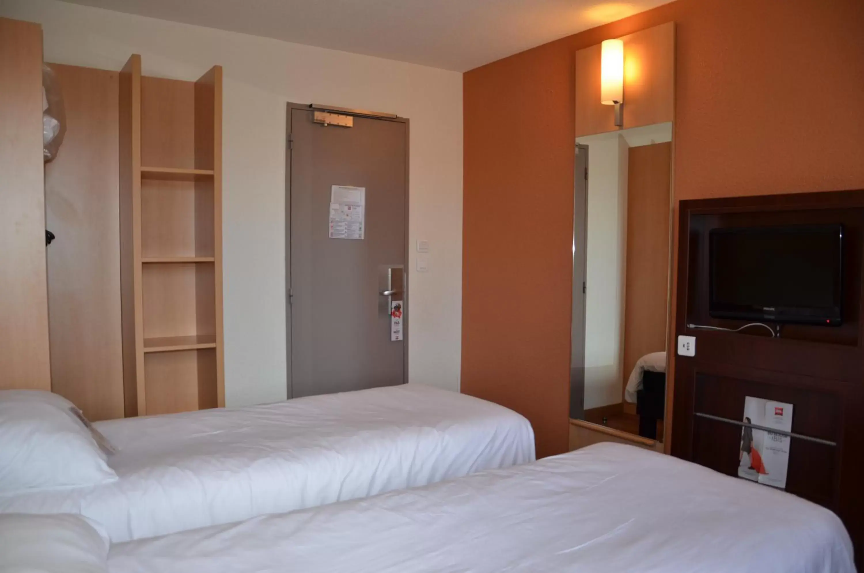 Bed in ibis Issoire