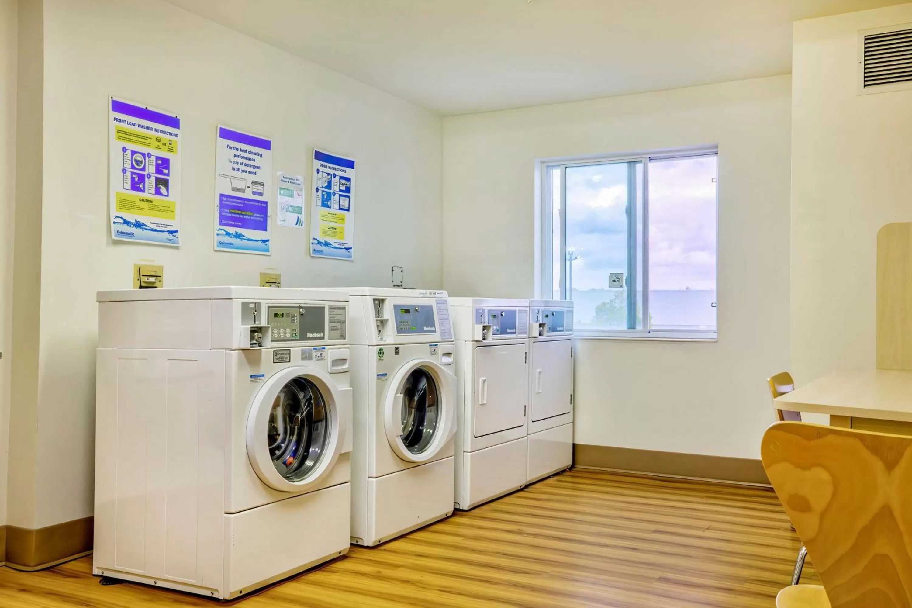 Property building in Motel 6-Burlington, ON - Toronto West - Oakville