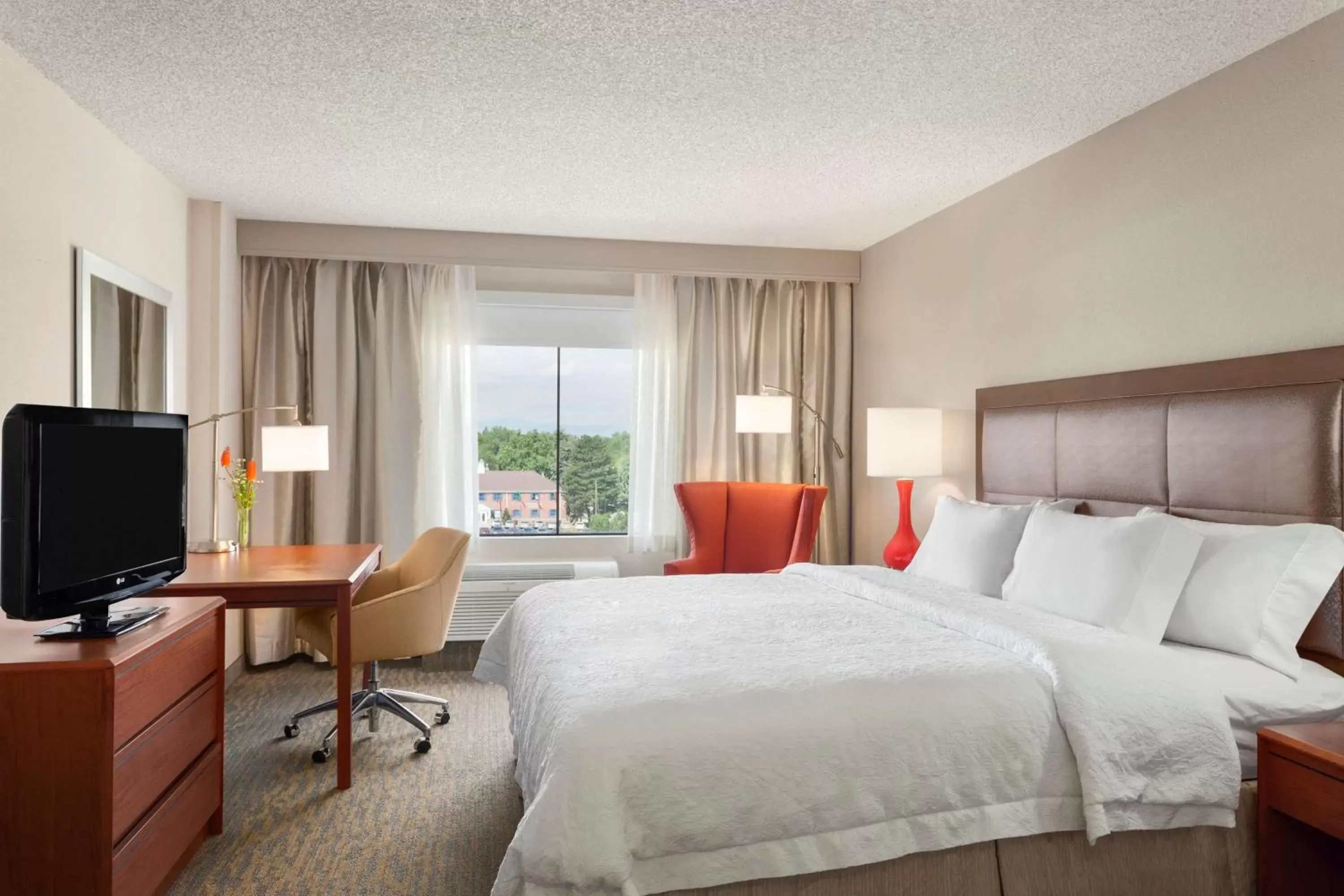 Bed in Hampton Inn & Suites Denver-Cherry Creek