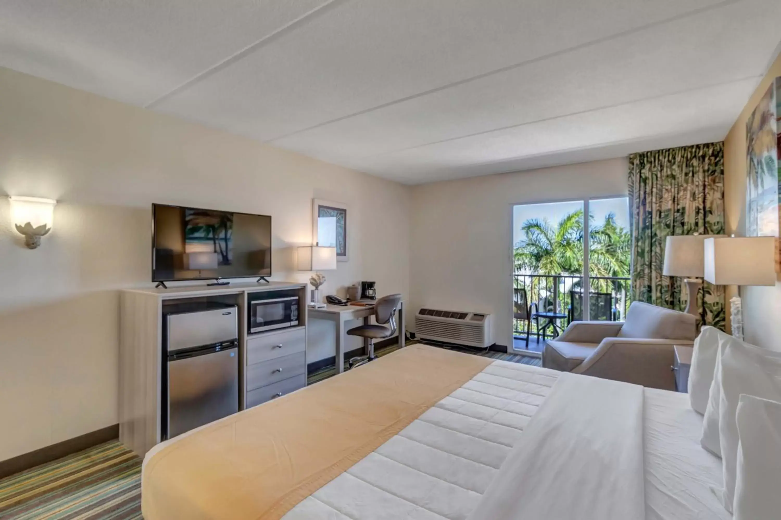 Hutchinson Island Plaza Hotel & Suites