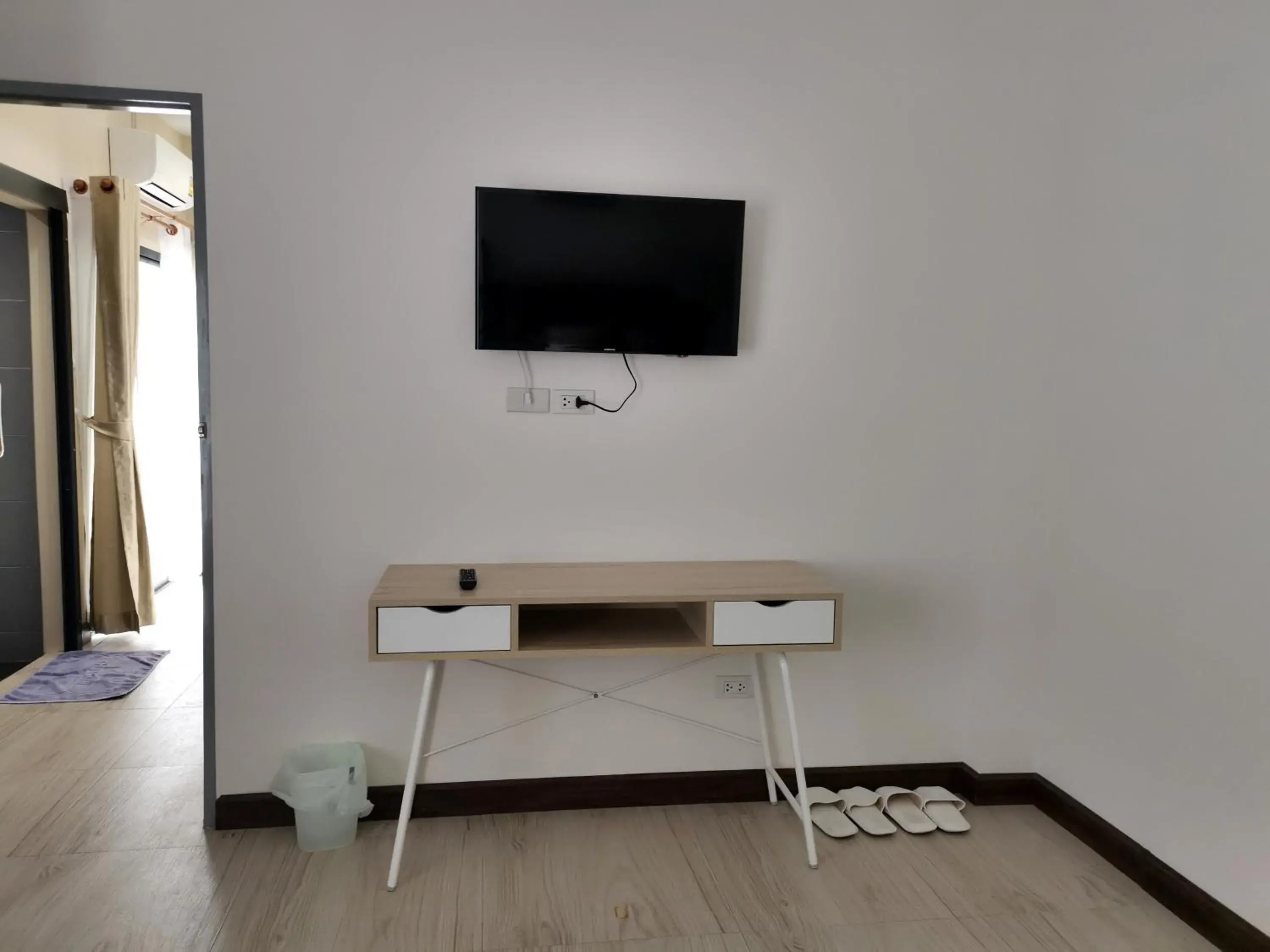 TV and multimedia, TV/Entertainment Center in M.I.N.D. Villa