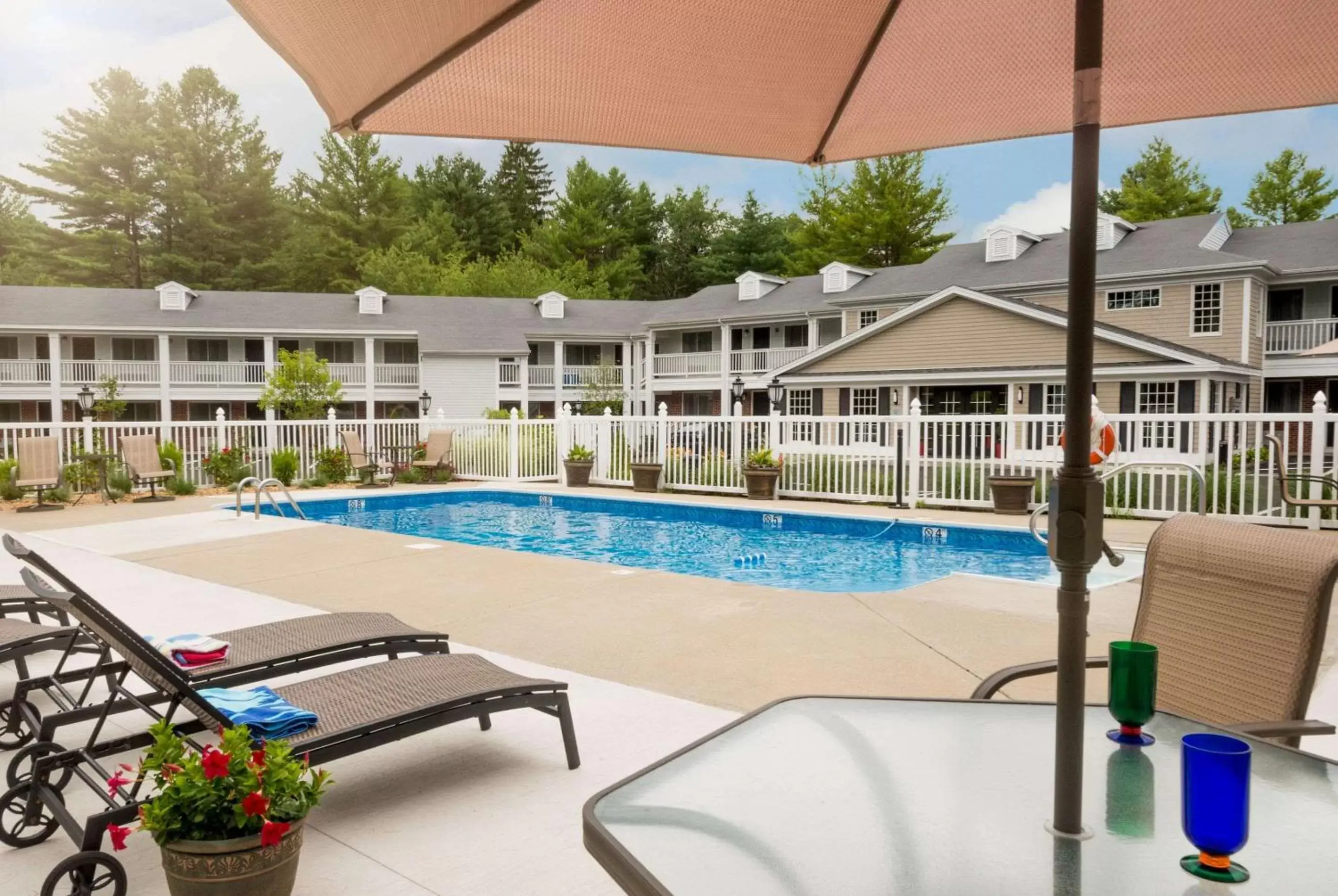 On site, Swimming Pool in Port Inn & Suites Kennebunk, Ascend Hotel Collection