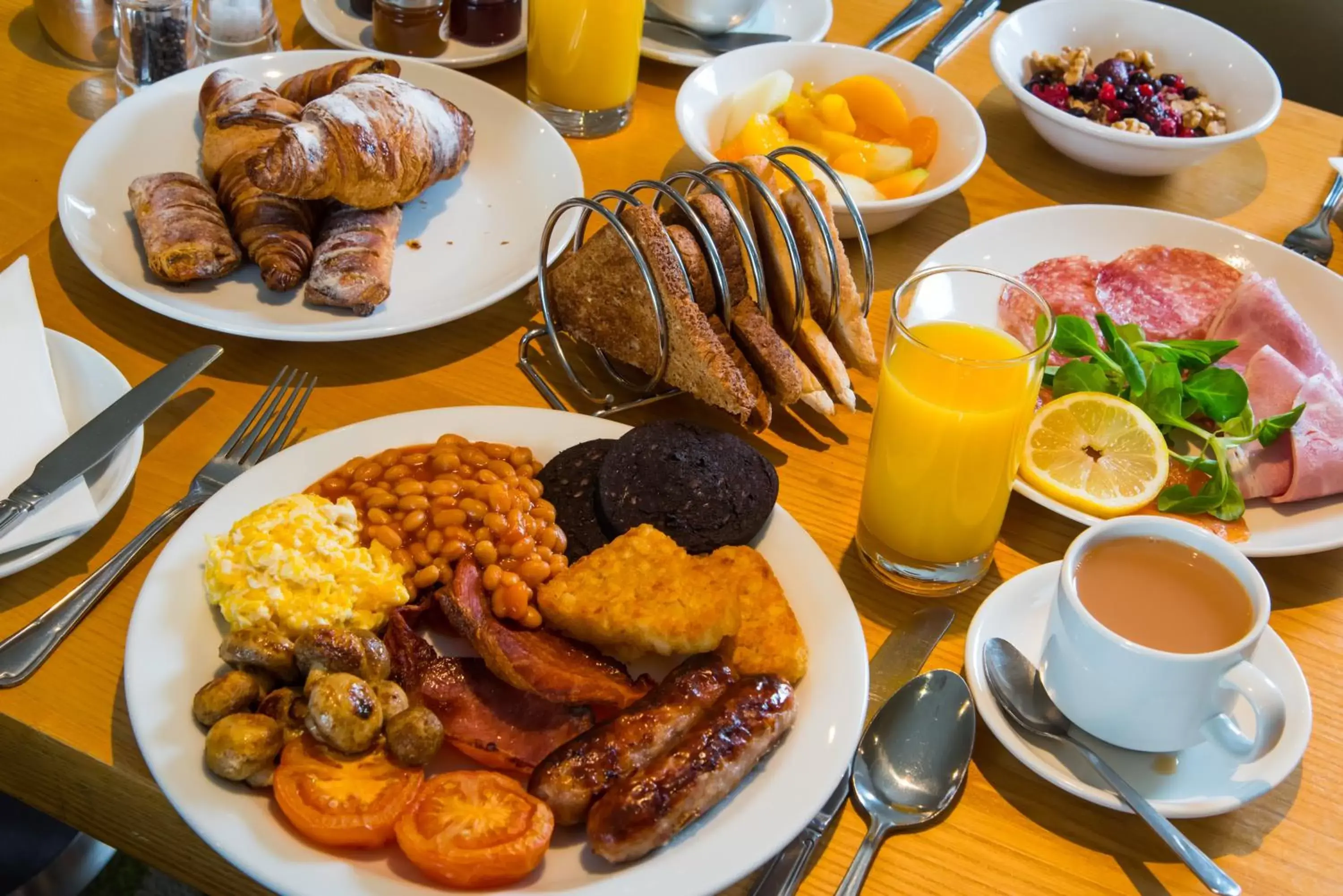 Restaurant/places to eat, Breakfast in Mercure Newbury West Grange Hotel
