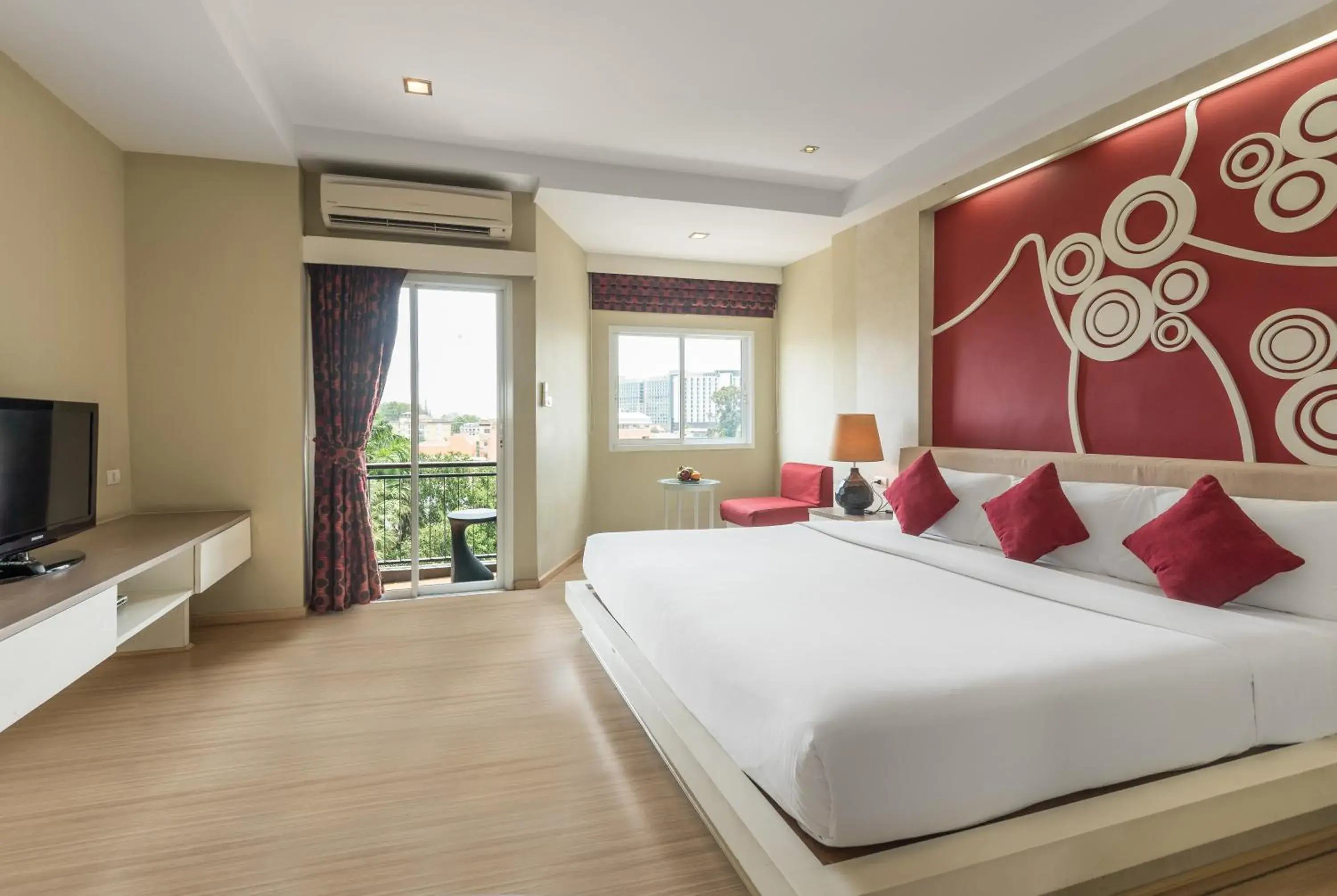 Photo of the whole room, Bed in Lantana Pattaya Hotel (SHA Extra Plus)