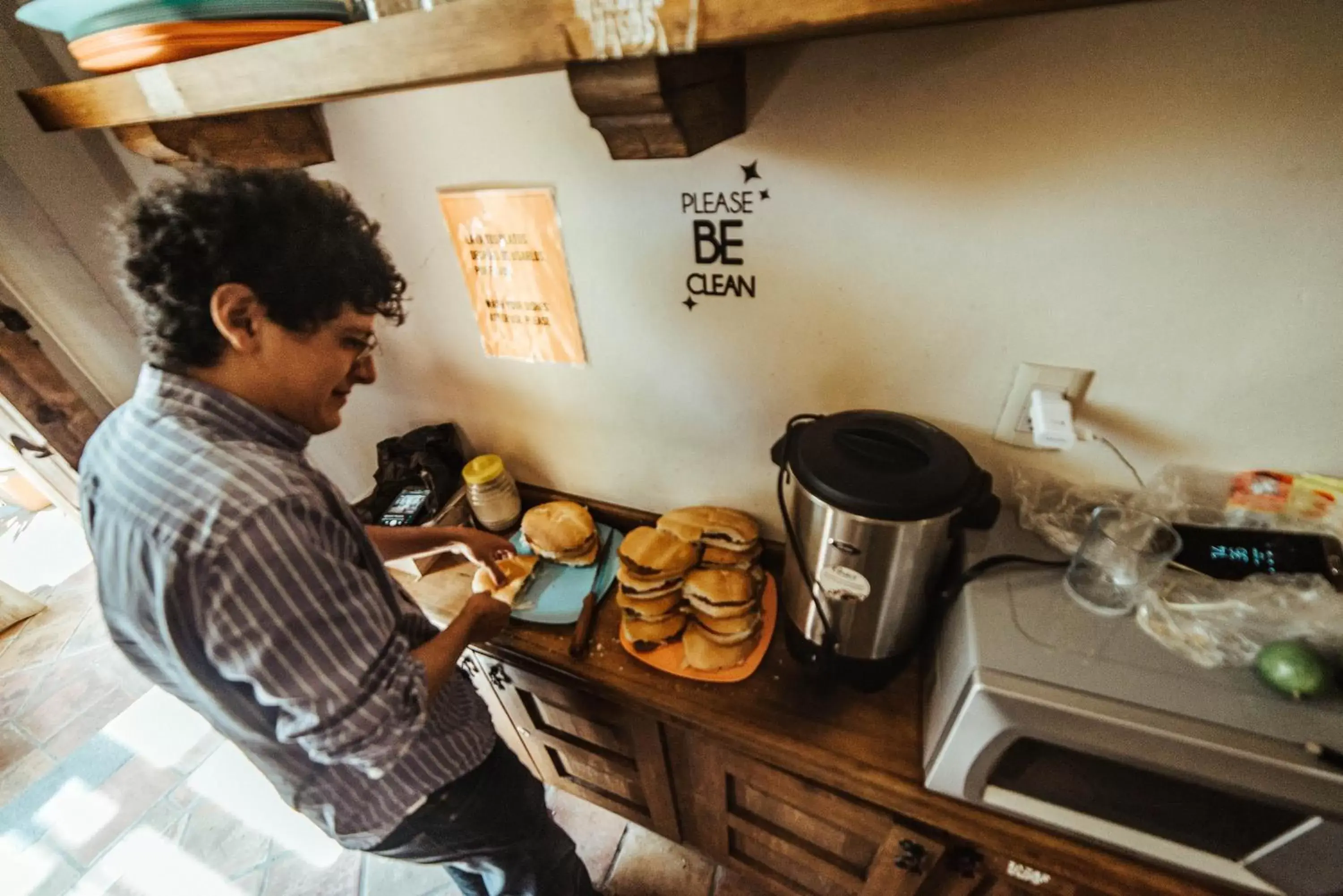 Communal kitchen in Snail Bed & Breakfast