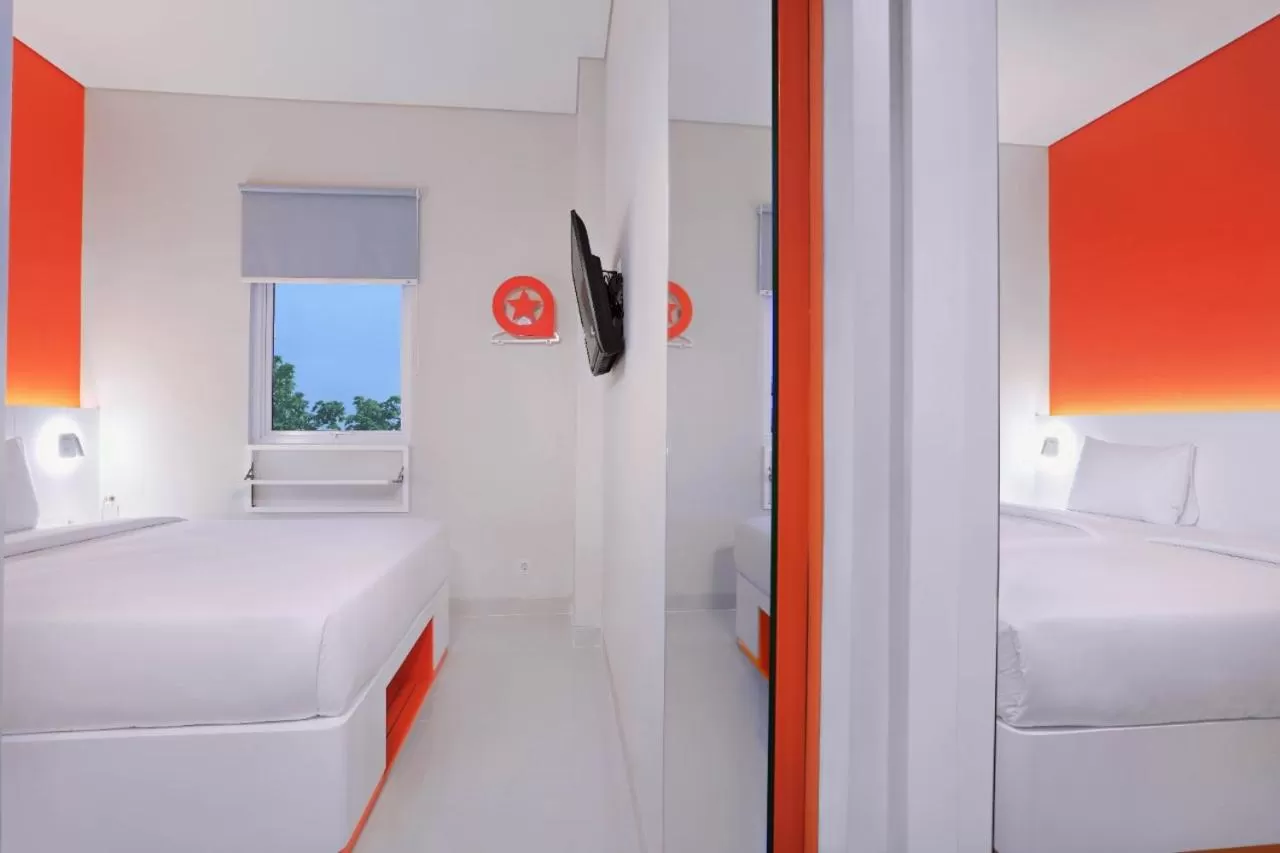 Bedroom, Bed in Starlet Hotel BSD City