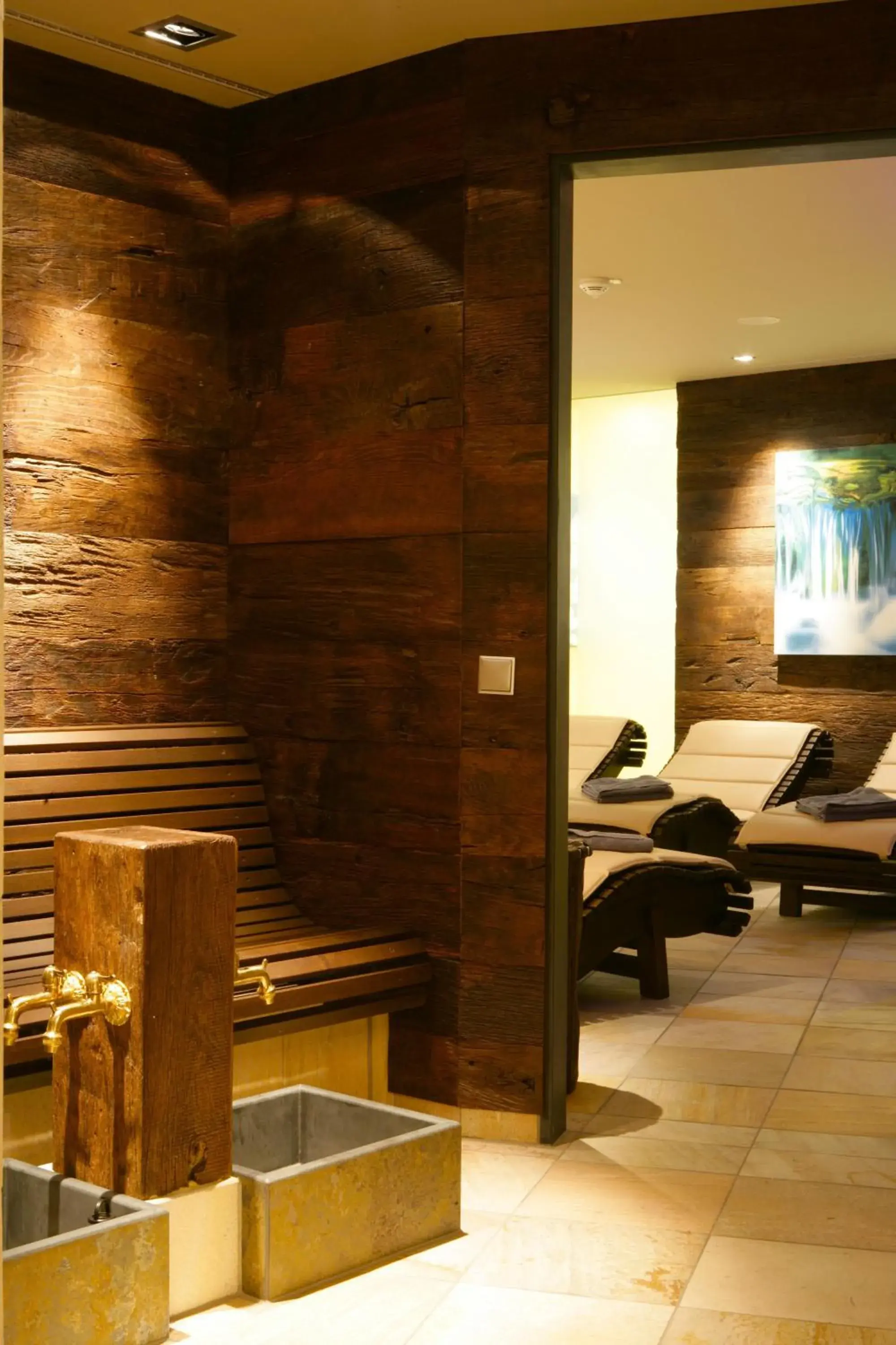 Spa and wellness centre/facilities, TV/Entertainment Center in Hotel Maximilian