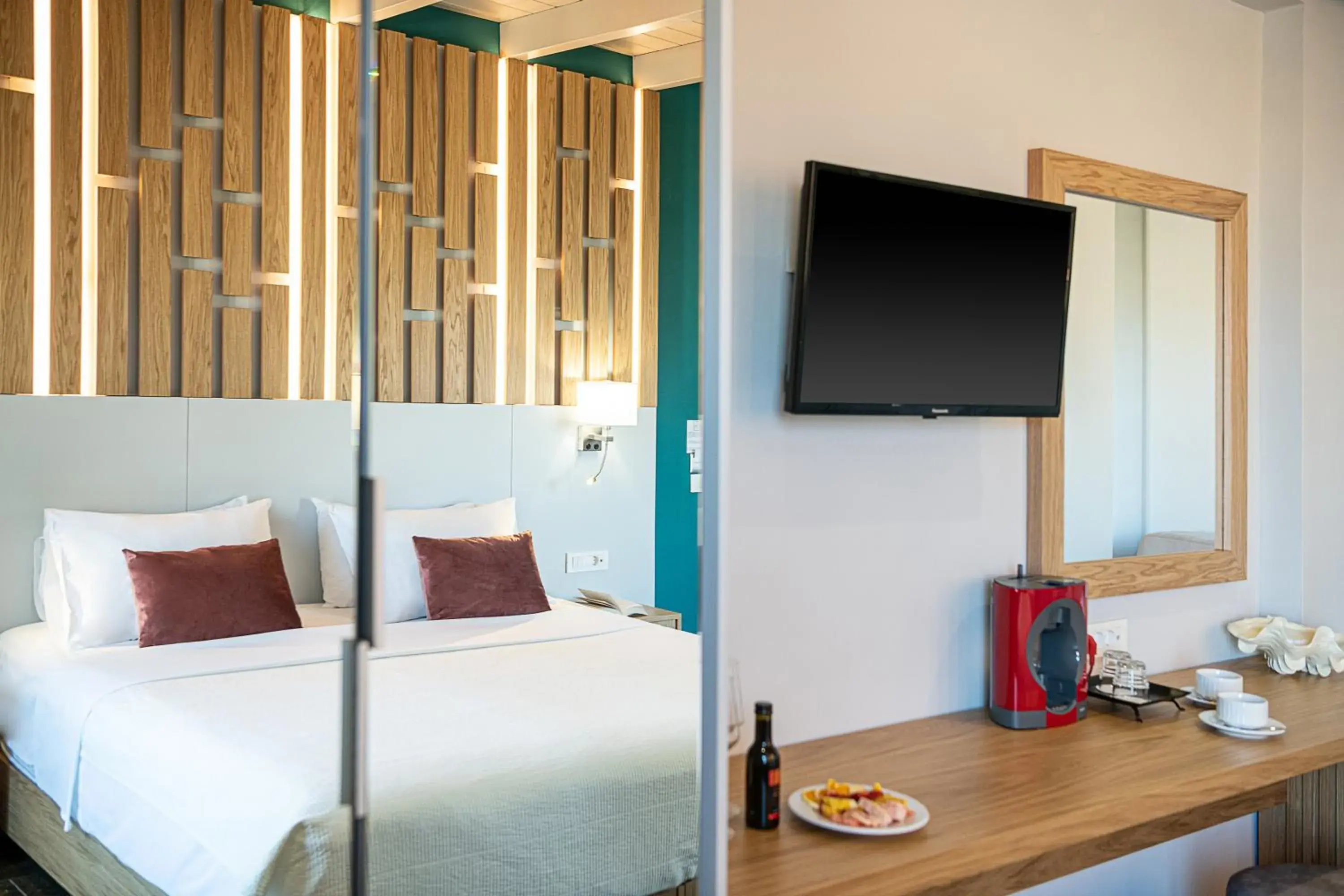 TV and multimedia, Bed in Elia Bettolo Hotel