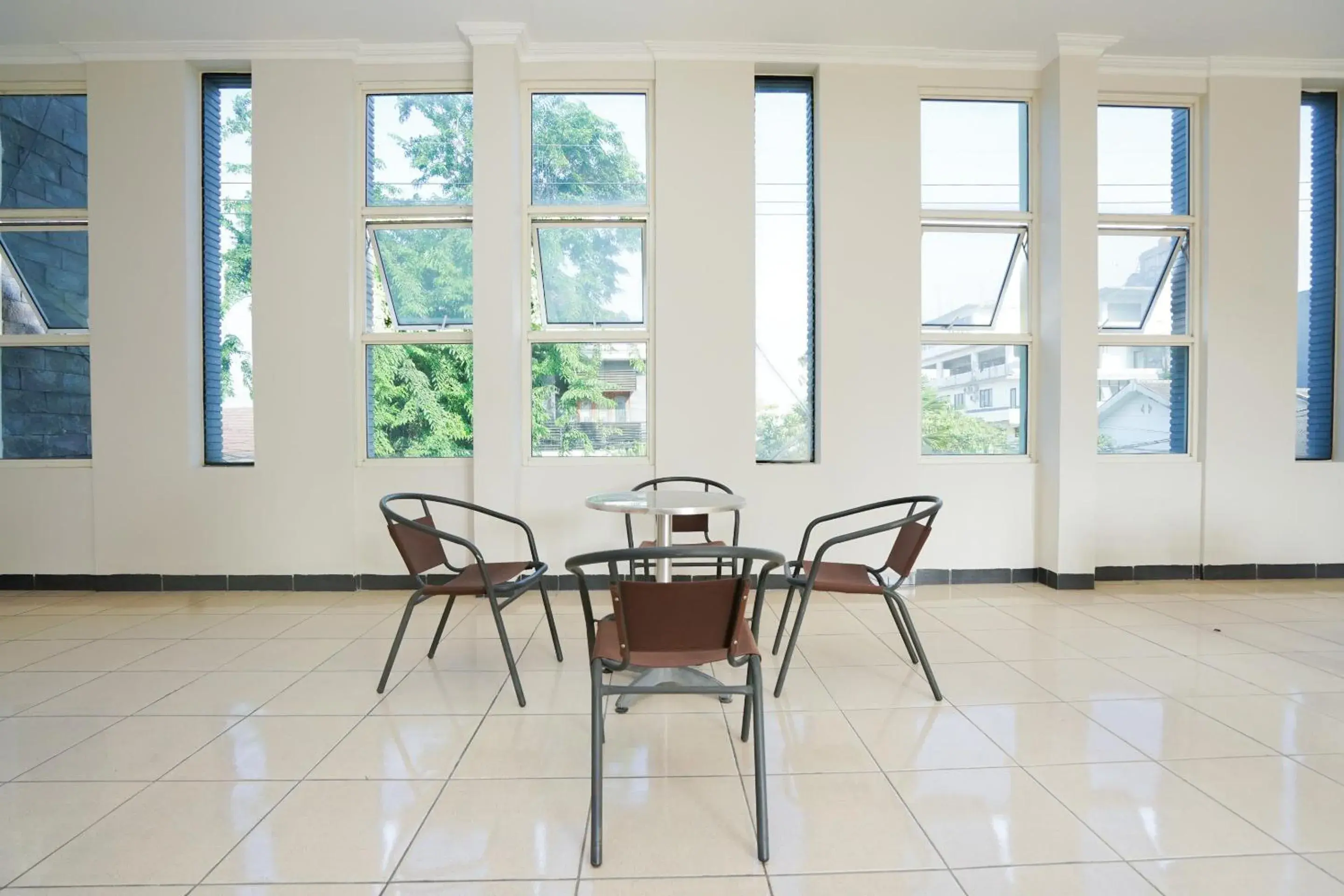 Lobby or reception, Dining Area in Super OYO 2075 Graha Marina