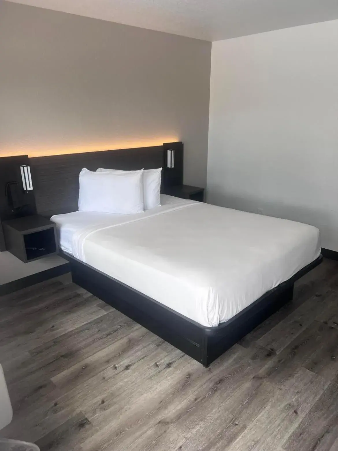 Bedroom, Bed in Motel 6-Orlando, FL - Winter Park