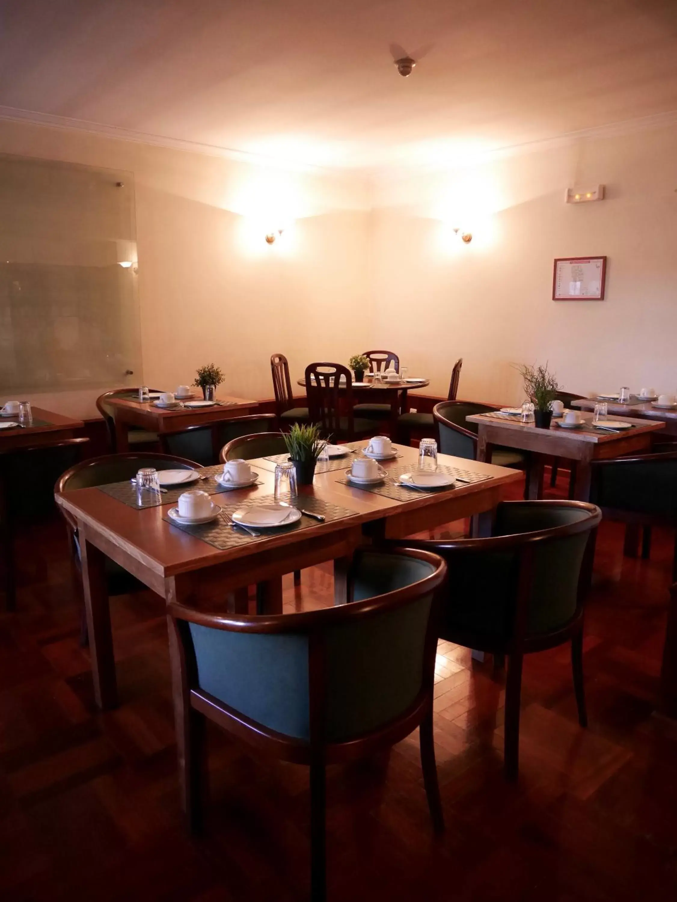Continental breakfast, Restaurant/Places to Eat in Hotel Trindade Coelho