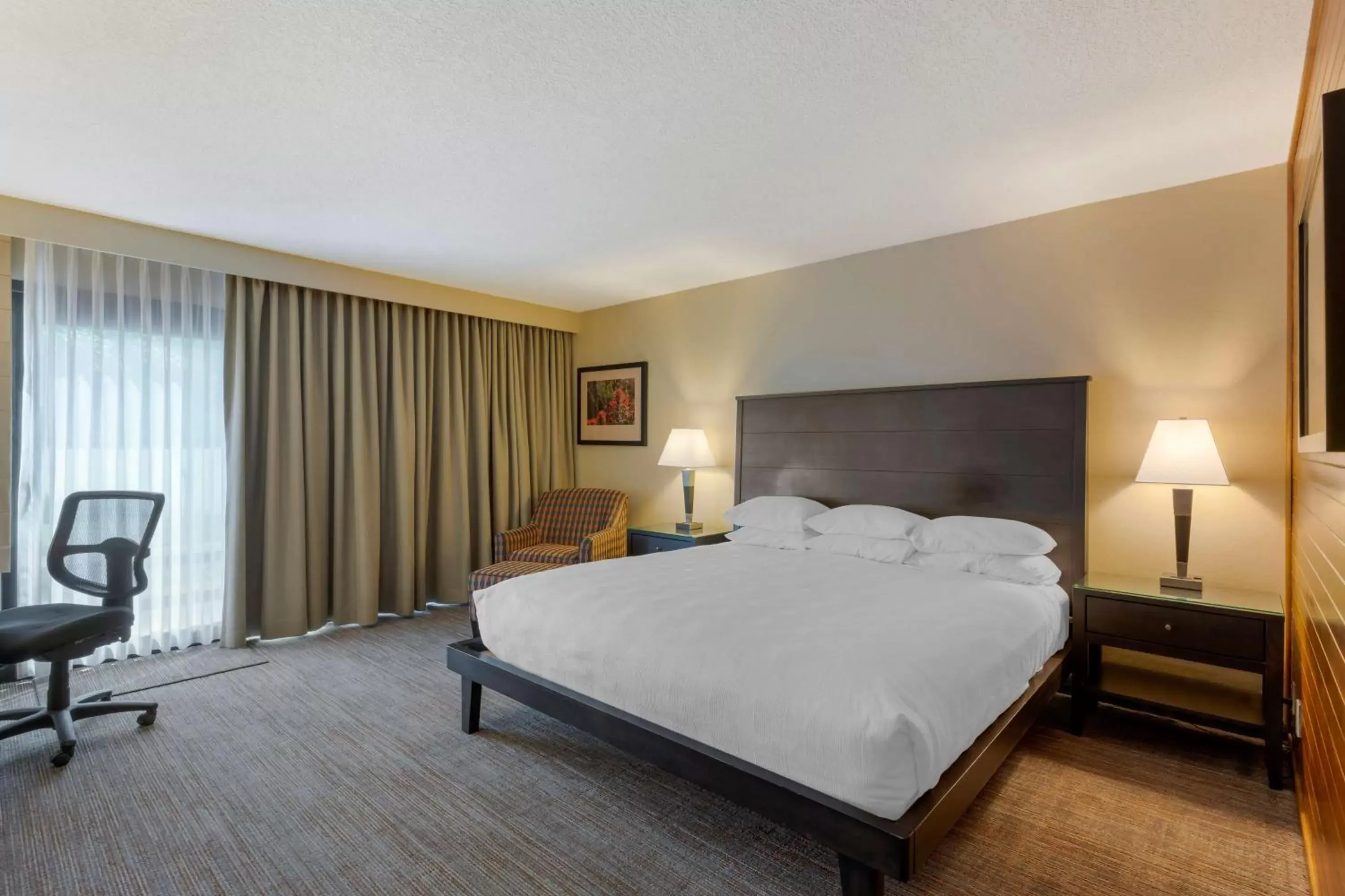 Deluxe King Room with River View, Pet Friendly by Request in Best Western Plus Hood River Inn