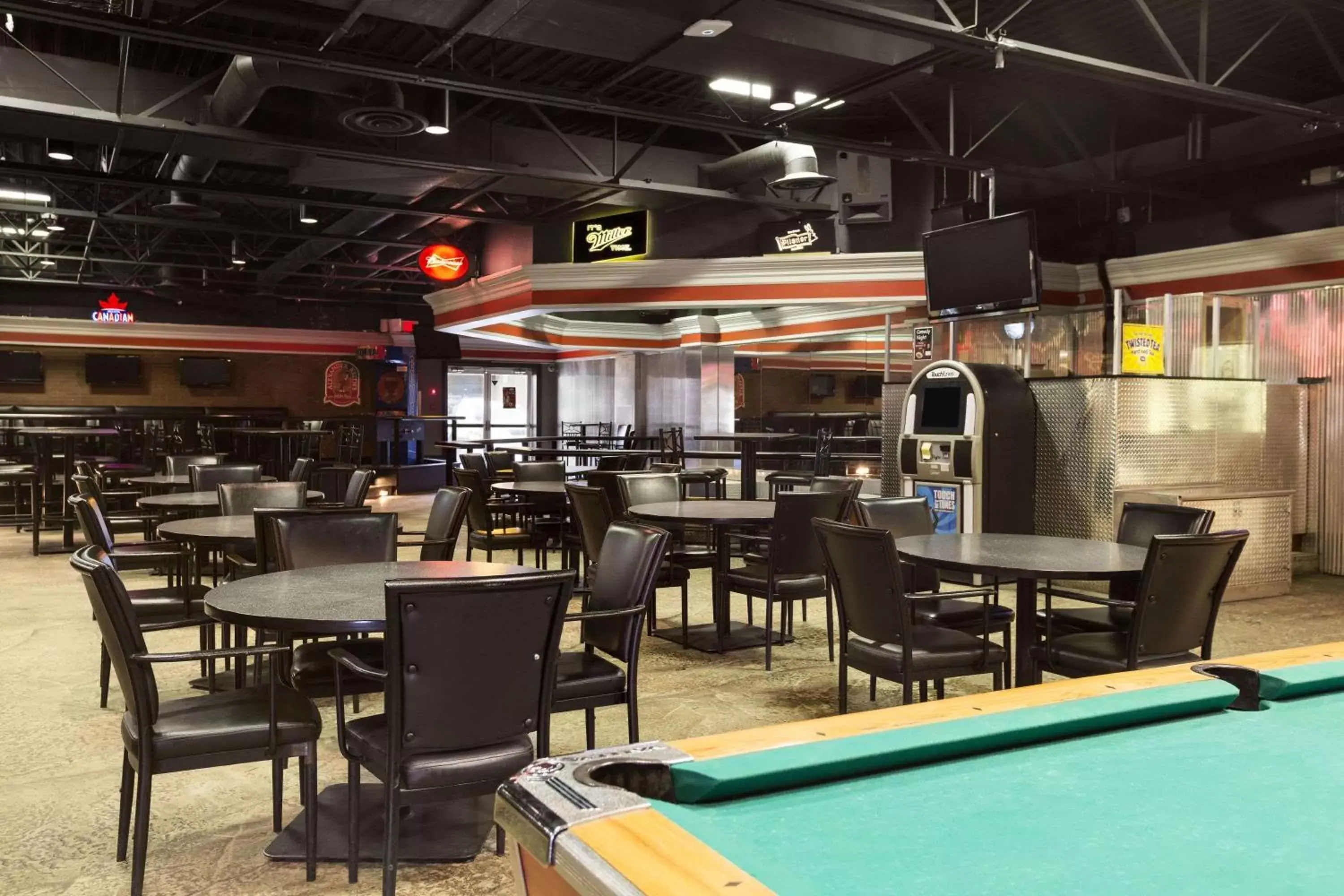 Lounge or bar, Billiards in Days Inn by Wyndham Estevan