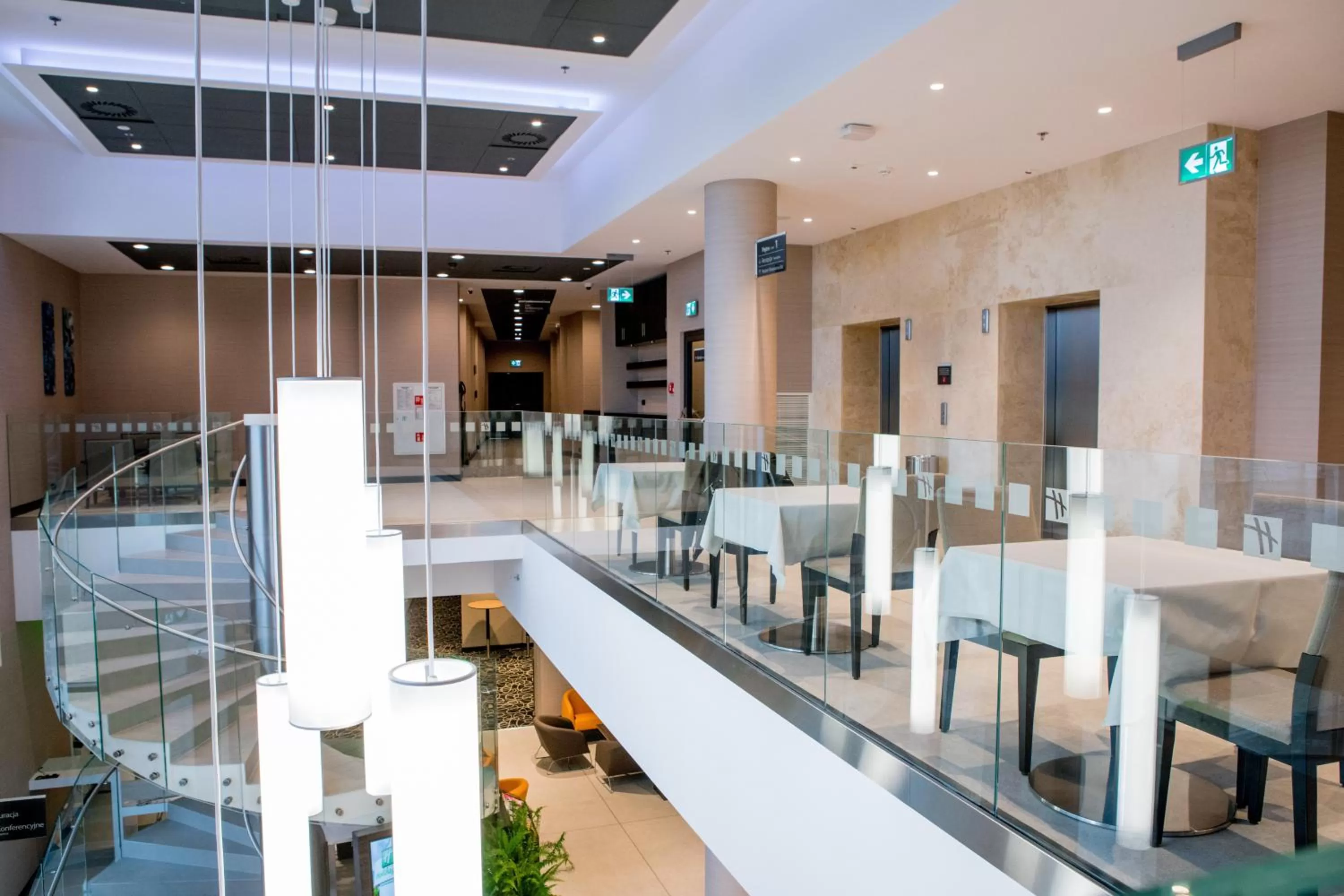 Restaurant/places to eat in Holiday Inn Dąbrowa Górnicza-Katowice by IHG