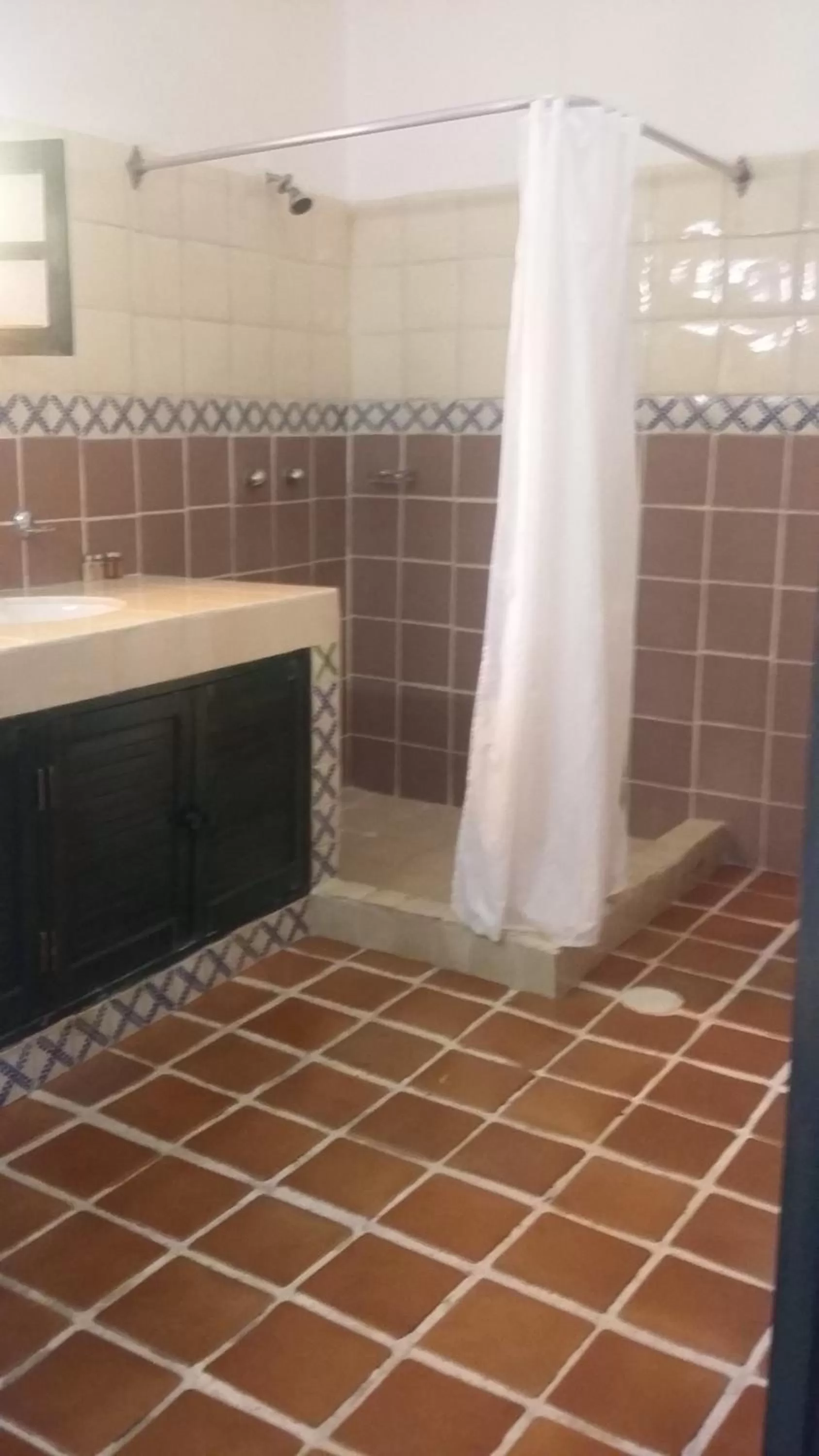 Shower in Hotel Belmar