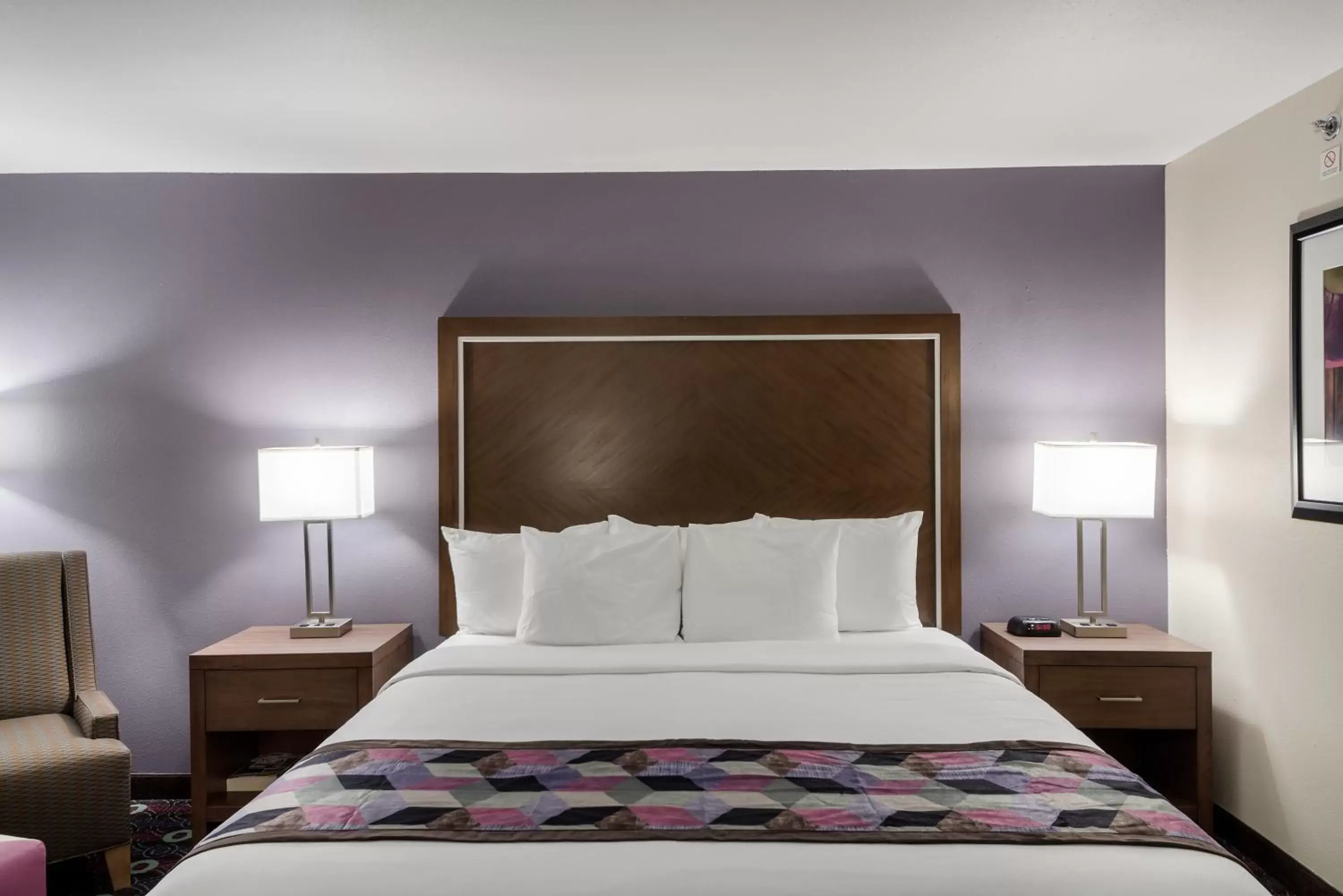 Bed, Room Photo in Comfort Inn Midtown