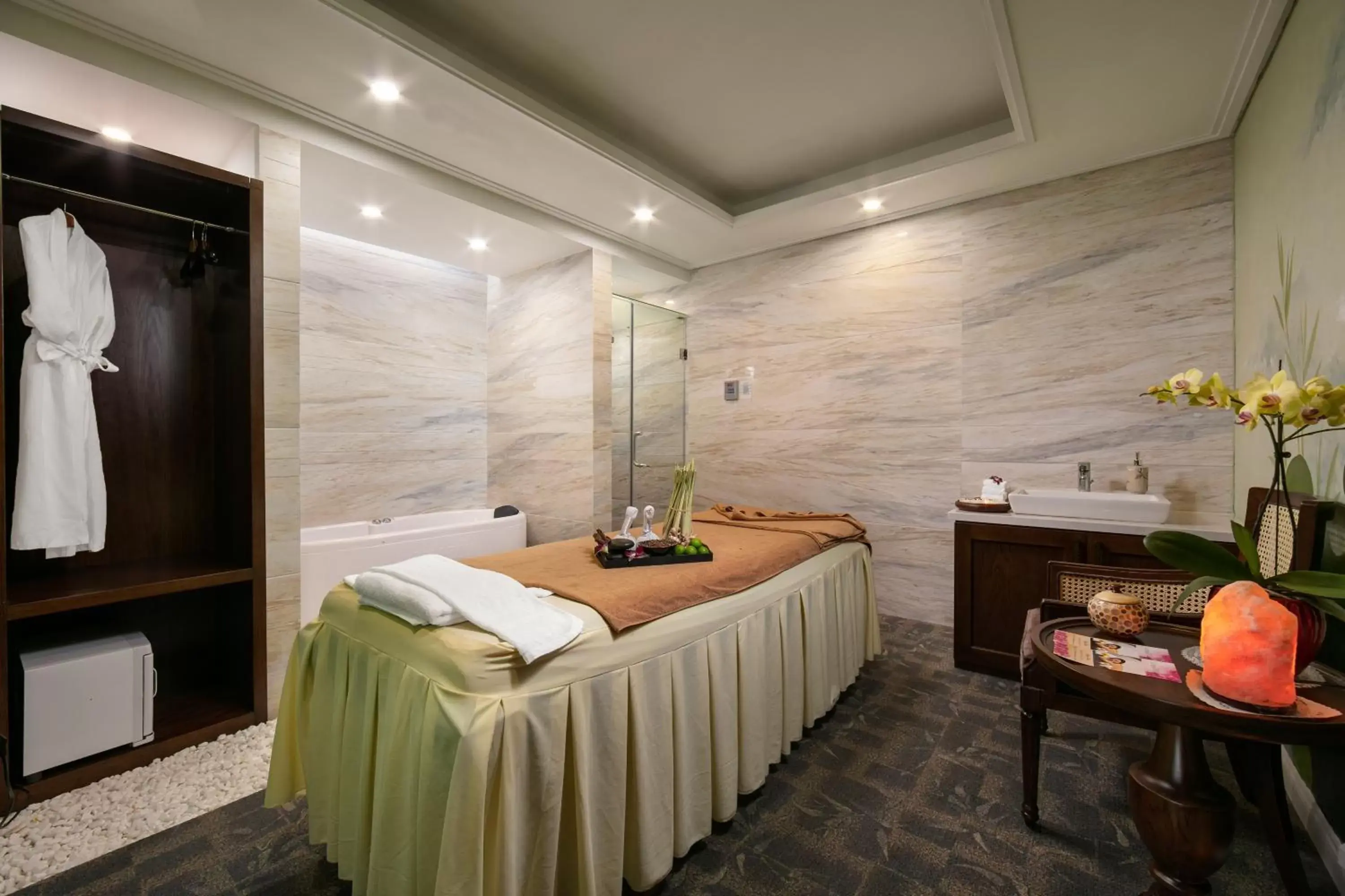 Sauna in The Oriental Jade Hotel