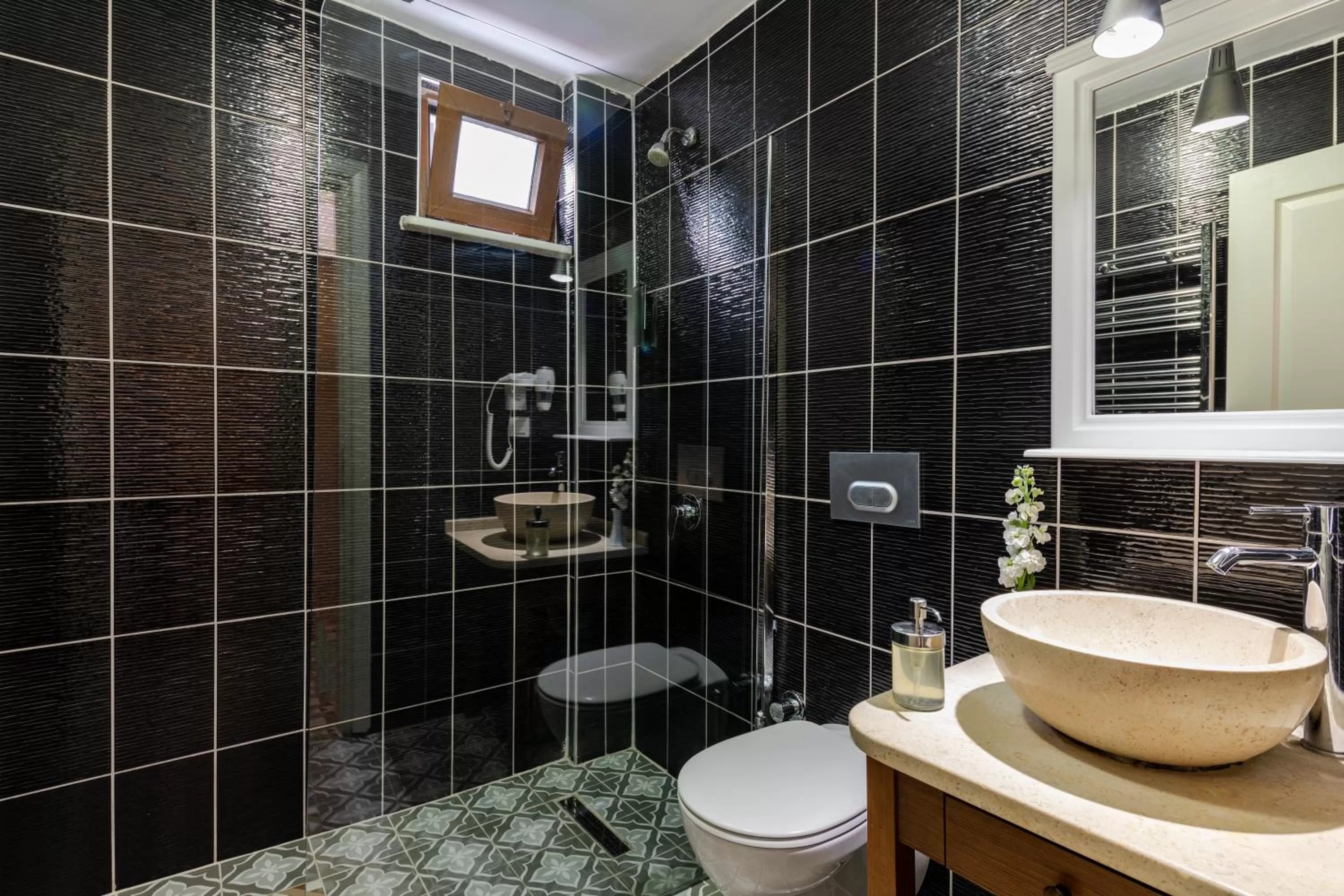 Shower in Agora Guesthouse