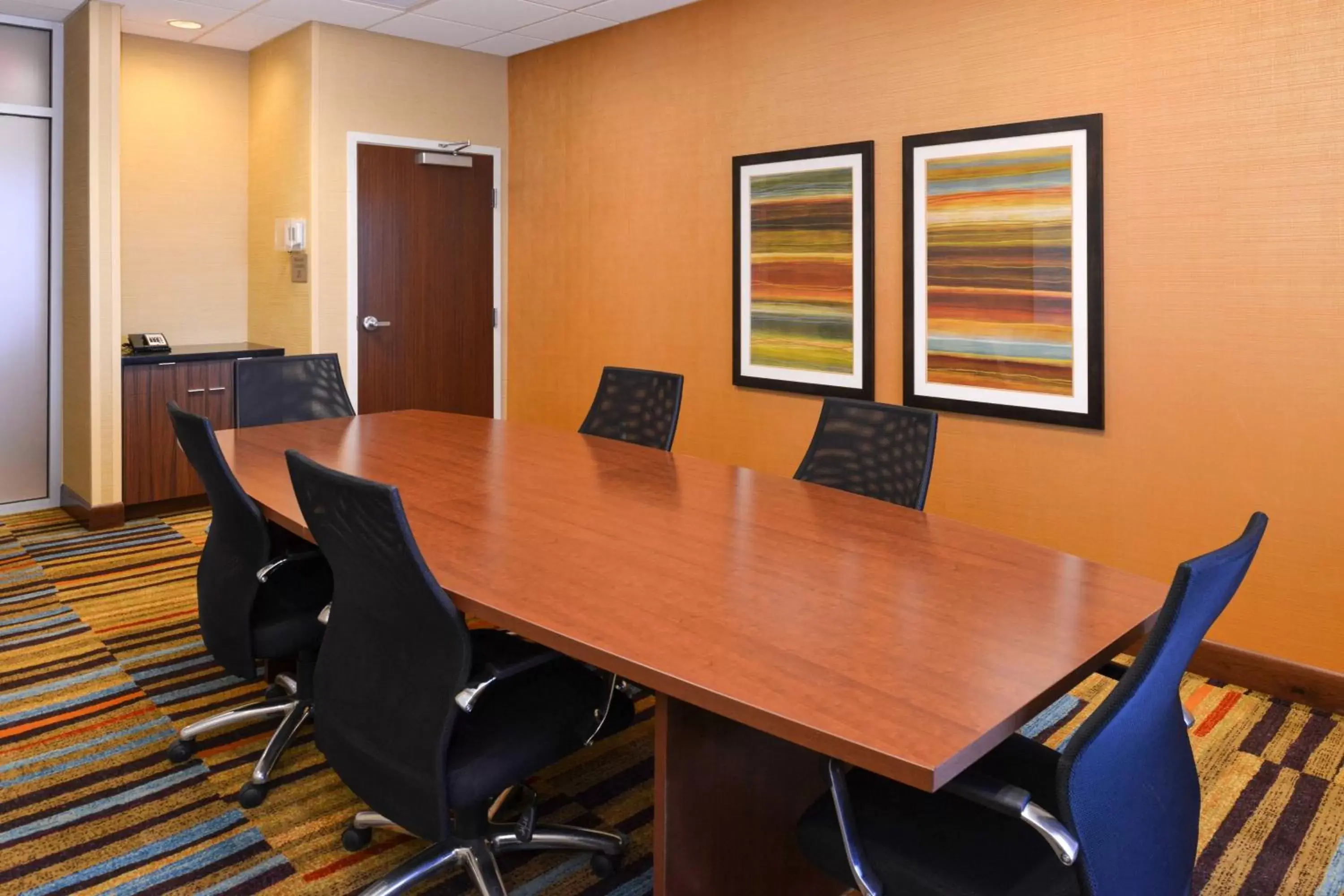Meeting/conference room, Dining Area in Fairfield Inn & Suites by Marriott Gallup