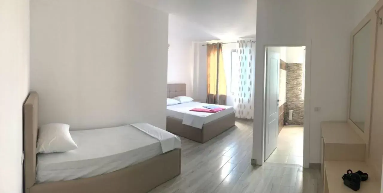 Triple Room with Mountain View in Hotel Restaurant Univers Triple Room with Mountain View in Hotel Restaurant Univers