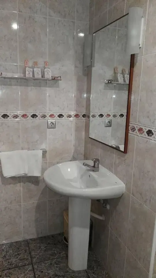 Bathroom in Hotel La Bolera