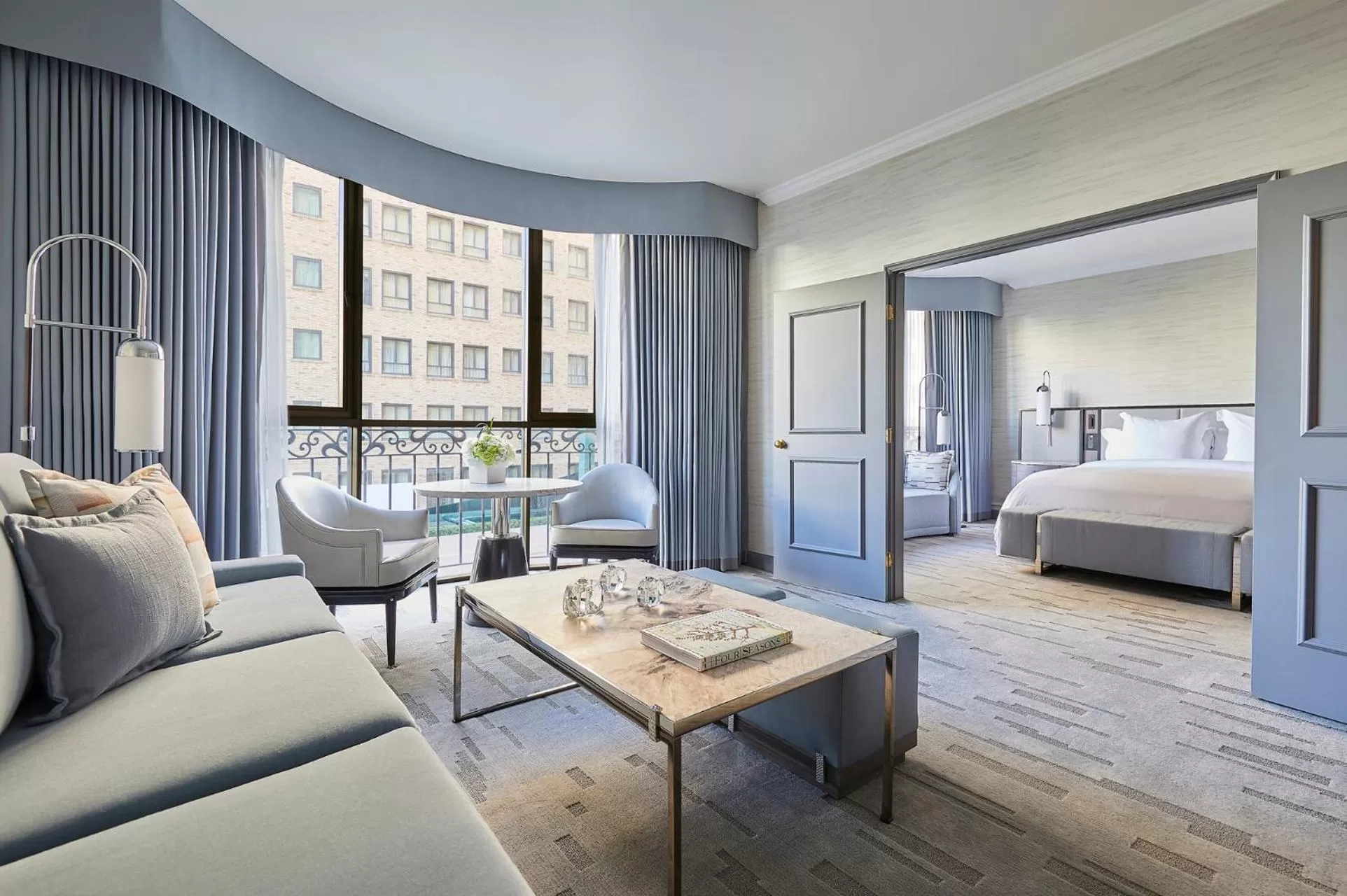 Living room, Bed in Beverly Wilshire, A Four Seasons Hotel