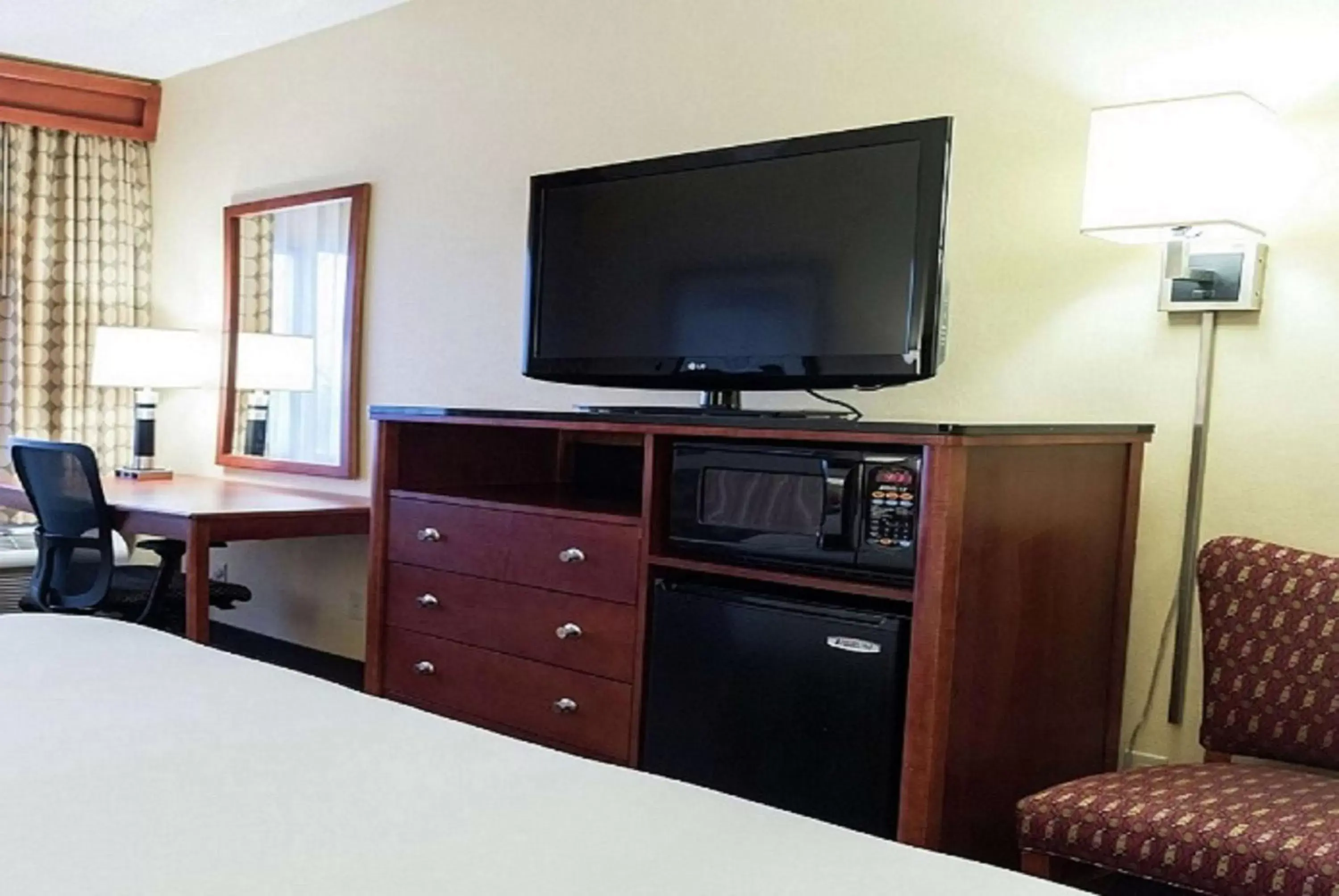 Bedroom, TV/Entertainment Center in DoubleTree by Hilton Holland