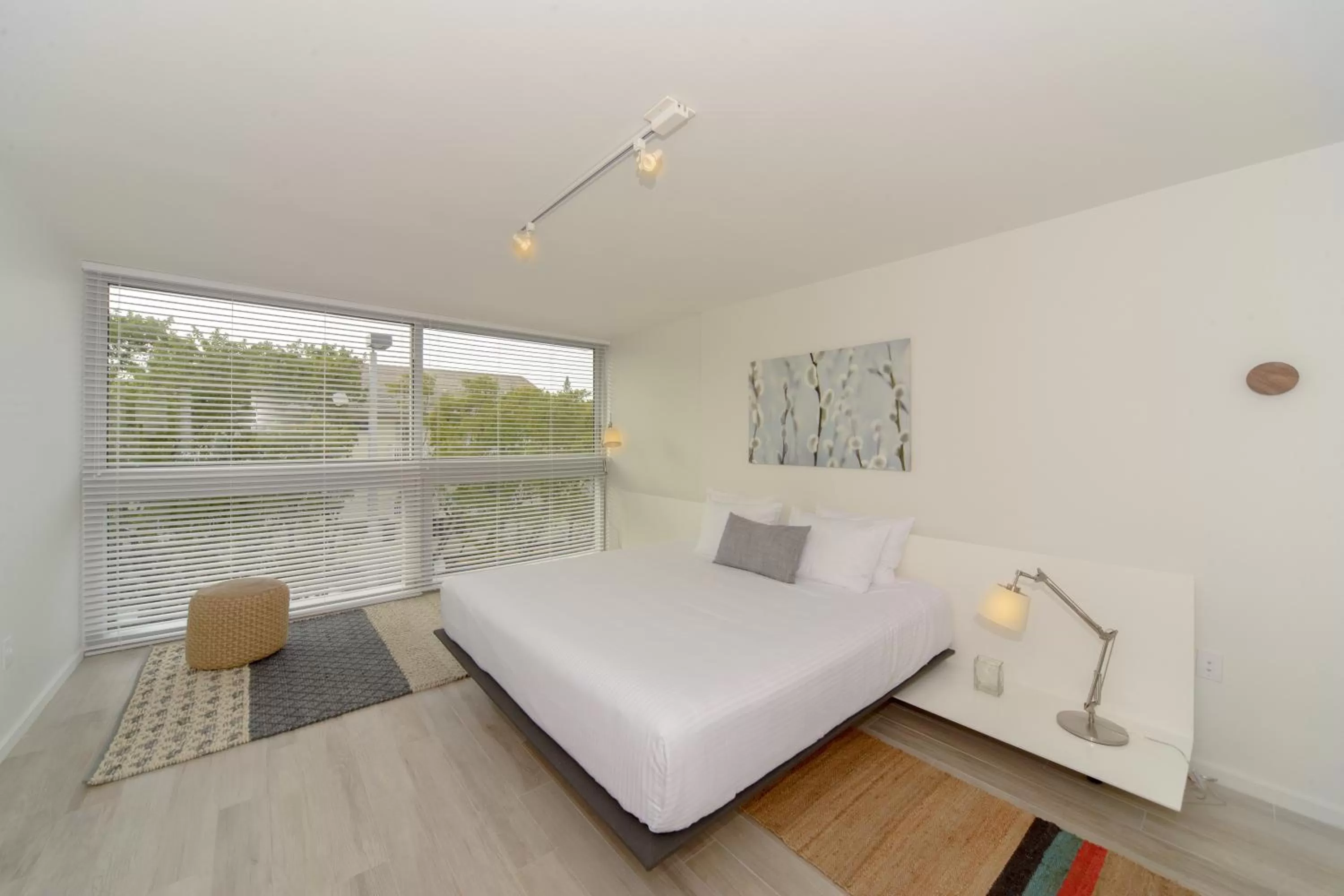 Bedroom, Bed in Beach Haus Key Biscayne Contemporary Apartments