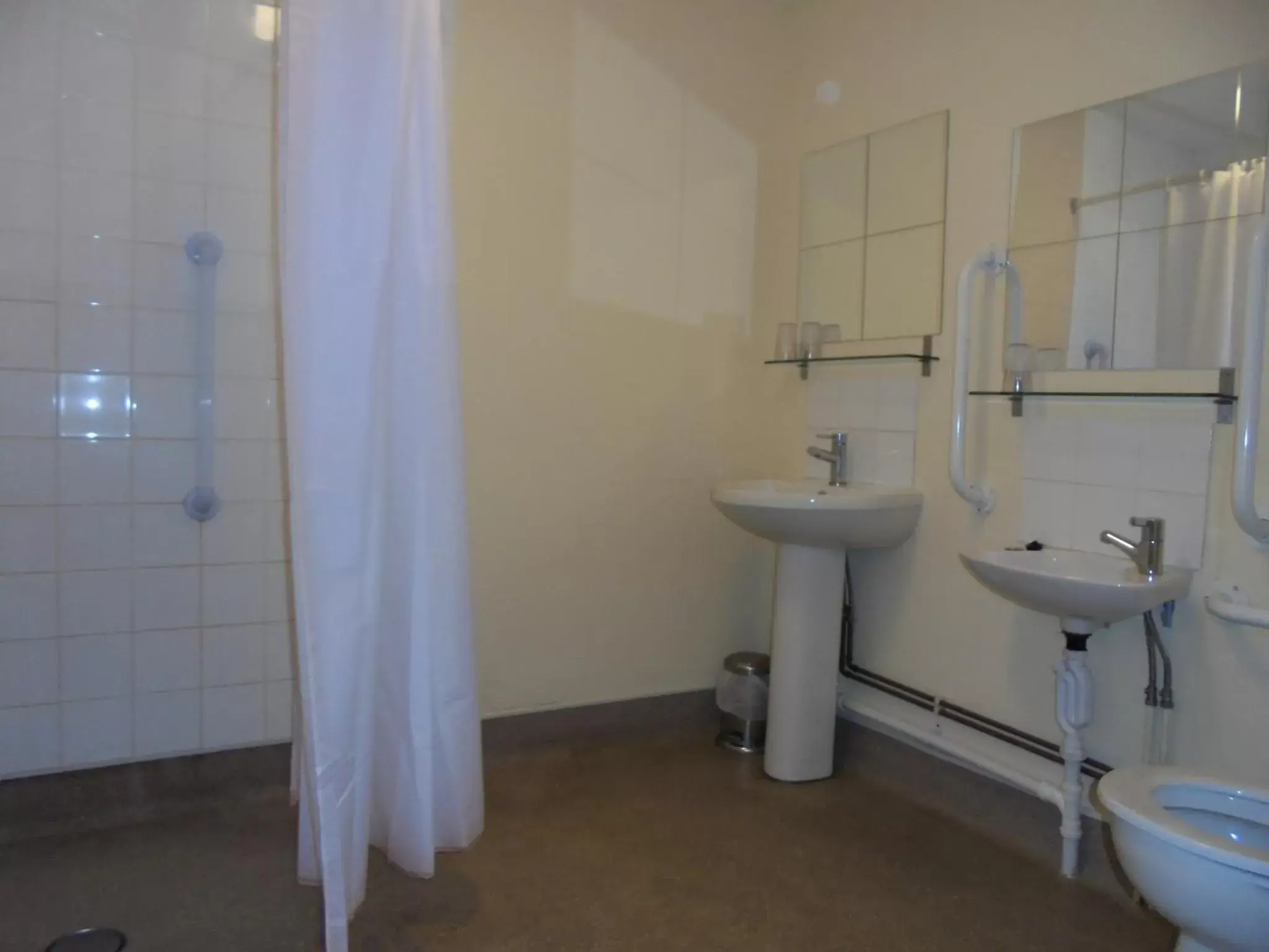 Bathroom in The River Don Tavern and Lodge