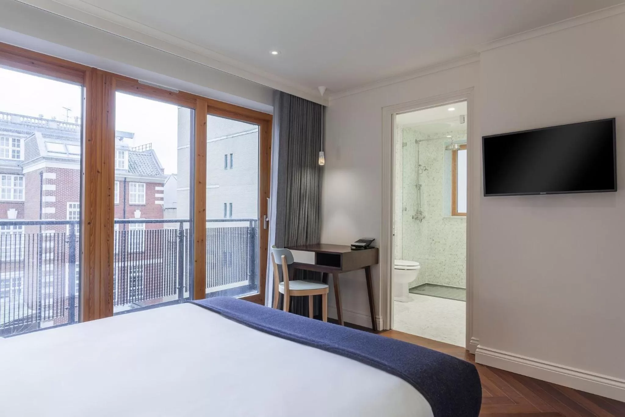 Bedroom, Bed in The Roseate Reading