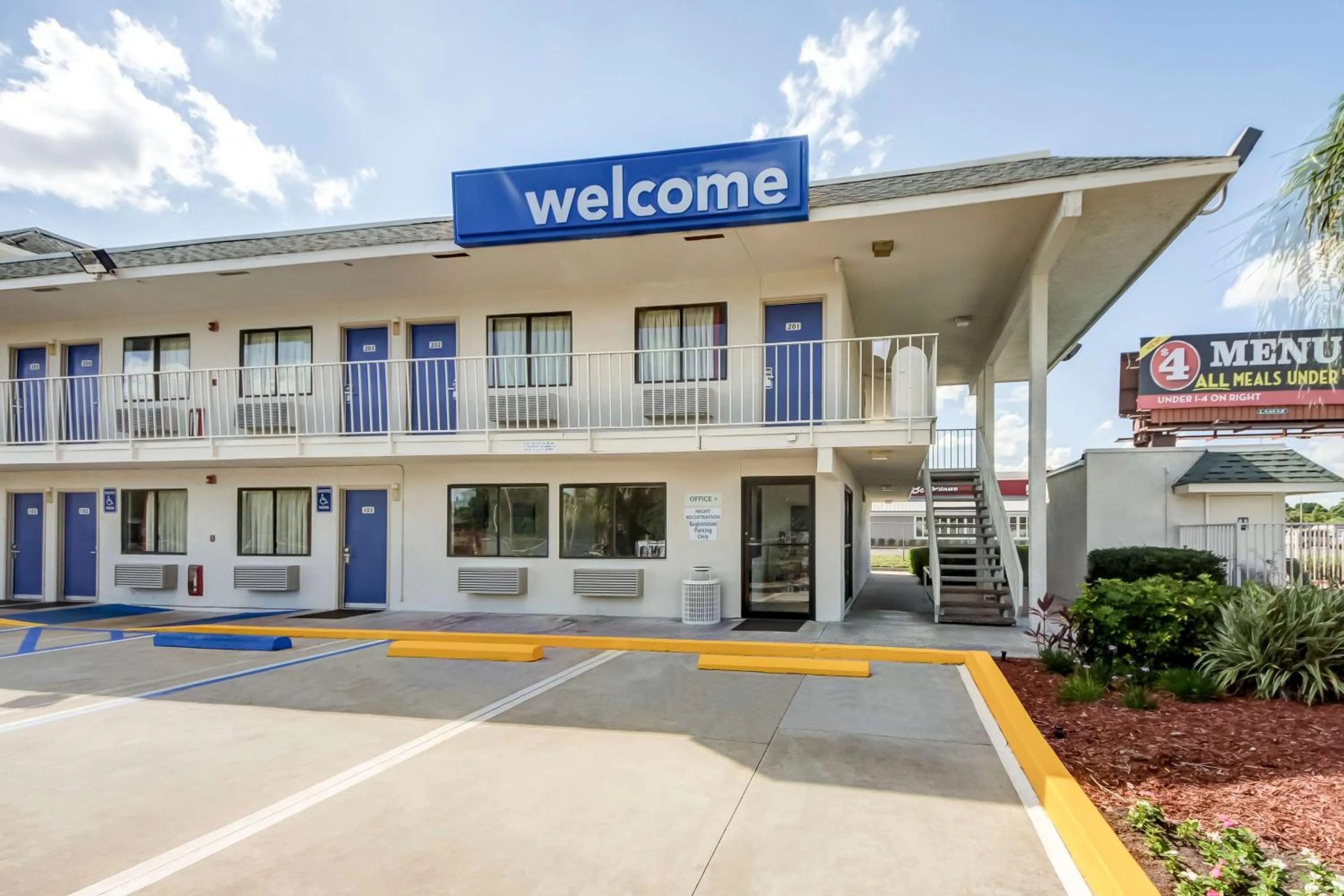 Property building in Motel 6-Lakeland, FL